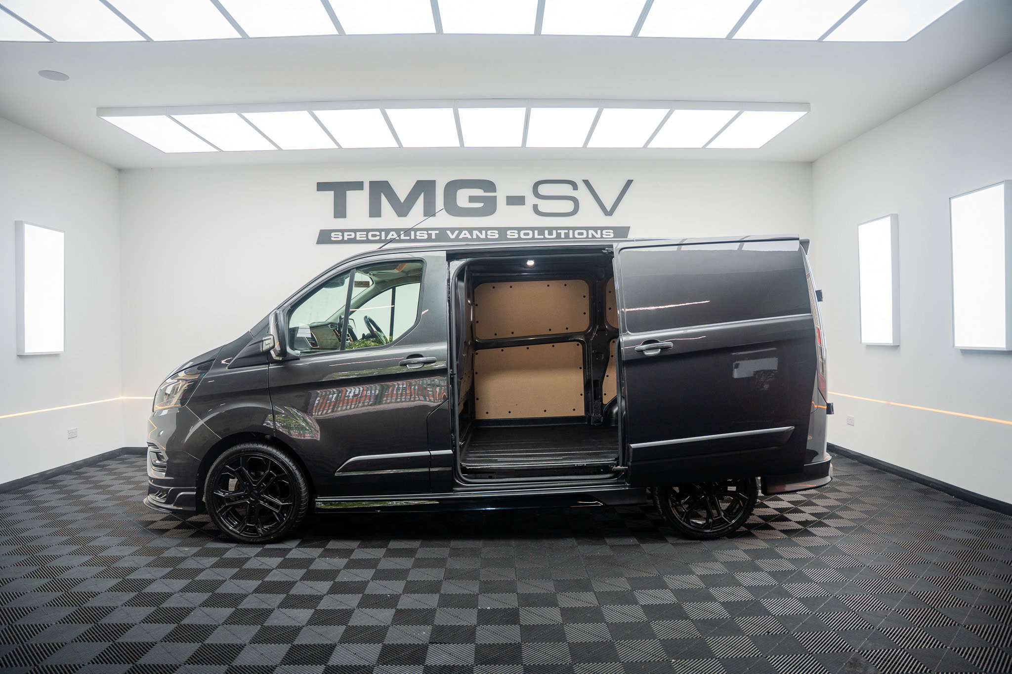 Ford Transit Custom 2.0 TRANSIT CUSTOM Limited Panel Van 5dr Diesel Manual L1 H1 Euro 6 RS SPORT 5dr Manual 2026
