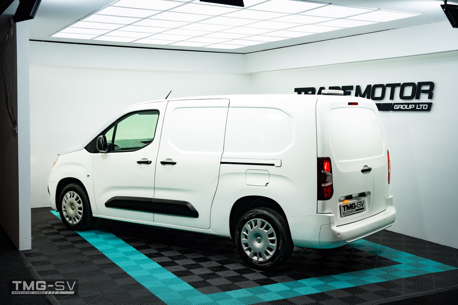 Vauxhall Combo 1.5L 2300 SportIVE TD S/S Diesel Manual Euro 6 6dr Manual 2026