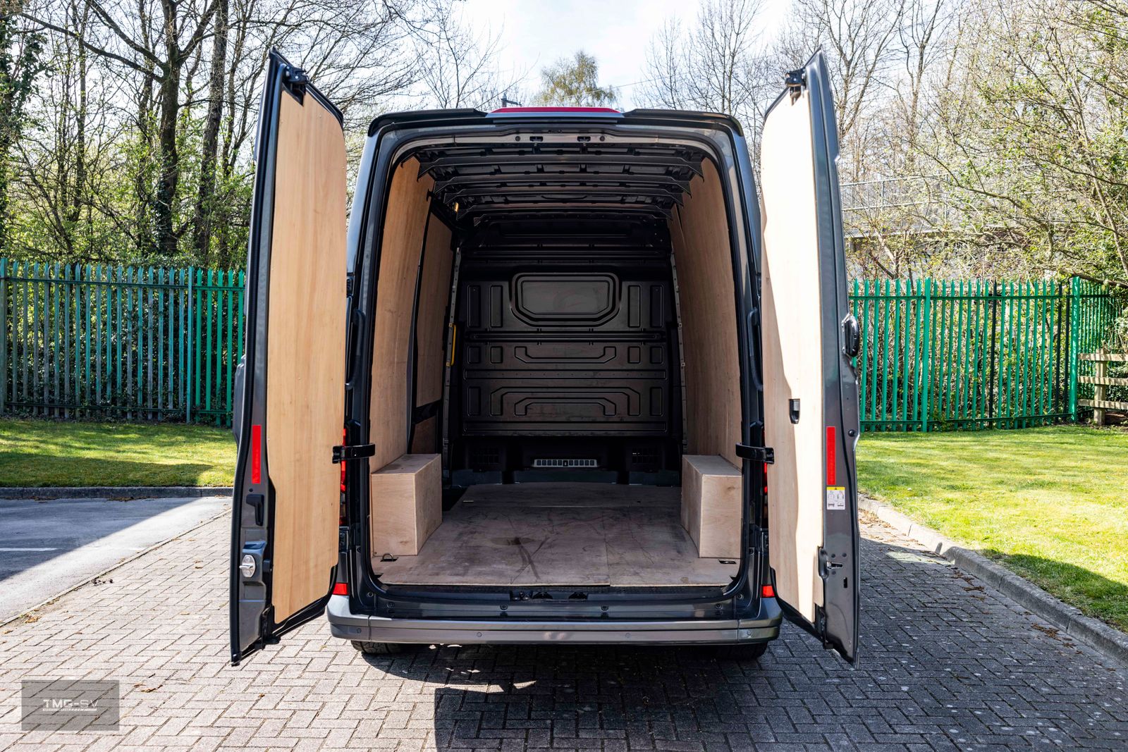 Volkswagen Crafter 2.0 TDI CR30 CRAFTER Panel Van 5dr Diesel Manual FWD MWB High Roof Euro 6 (s/s) TMG R 5dr Manual 2026