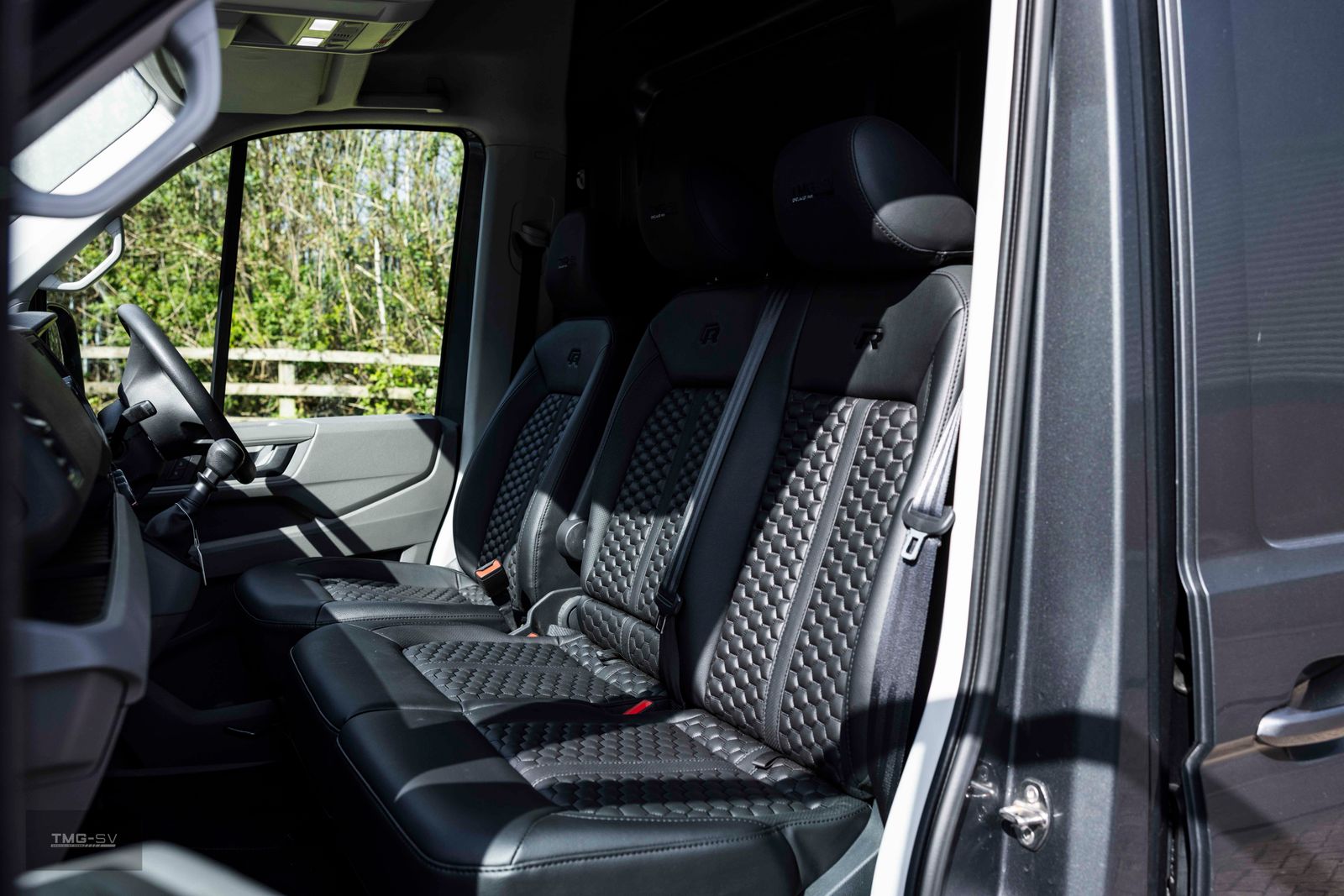 Volkswagen Crafter 2.0 TDI CR30 CRAFTER Panel Van 5dr Diesel Manual FWD MWB High Roof Euro 6 (s/s) TMG R 5dr Manual 2026