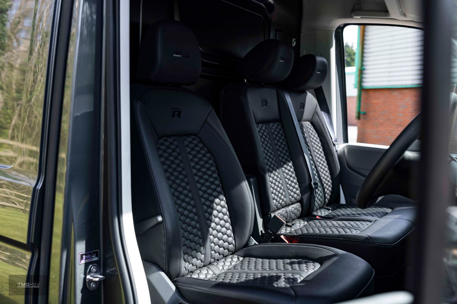 Volkswagen Crafter 2.0 TDI CR30 CRAFTER Panel Van 5dr Diesel Manual FWD MWB High Roof Euro 6 (s/s) TMG R 5dr Manual 2026