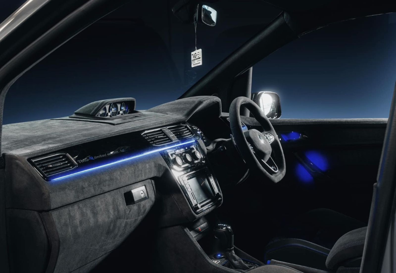 VW Caddy full Golf R MK8 interior conversion