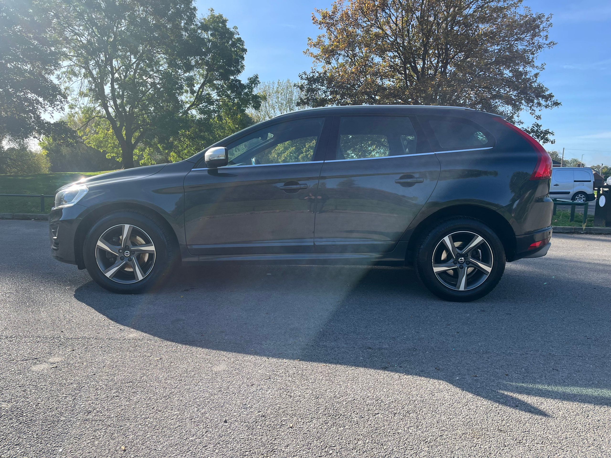 Volvo XC60 2.4 D5 R-Design Lux Nav SUV 5dr Diesel Manual AWD Euro 6 (s/s) (220 ps) 5dr Manual 2026