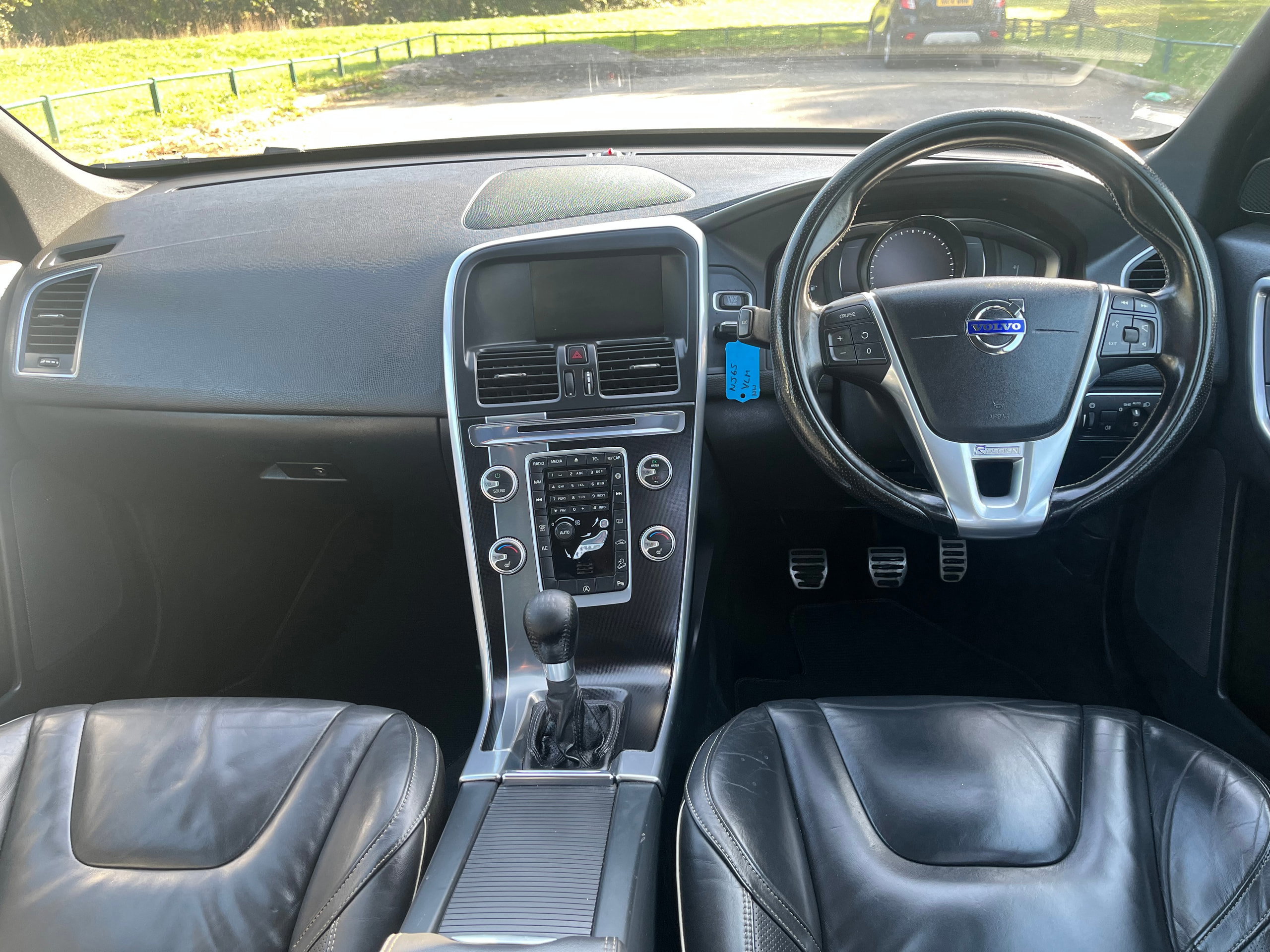 Volvo XC60 2.4 D5 R-Design Lux Nav SUV 5dr Diesel Manual AWD Euro 6 (s/s) (220 ps) 5dr Manual 2026