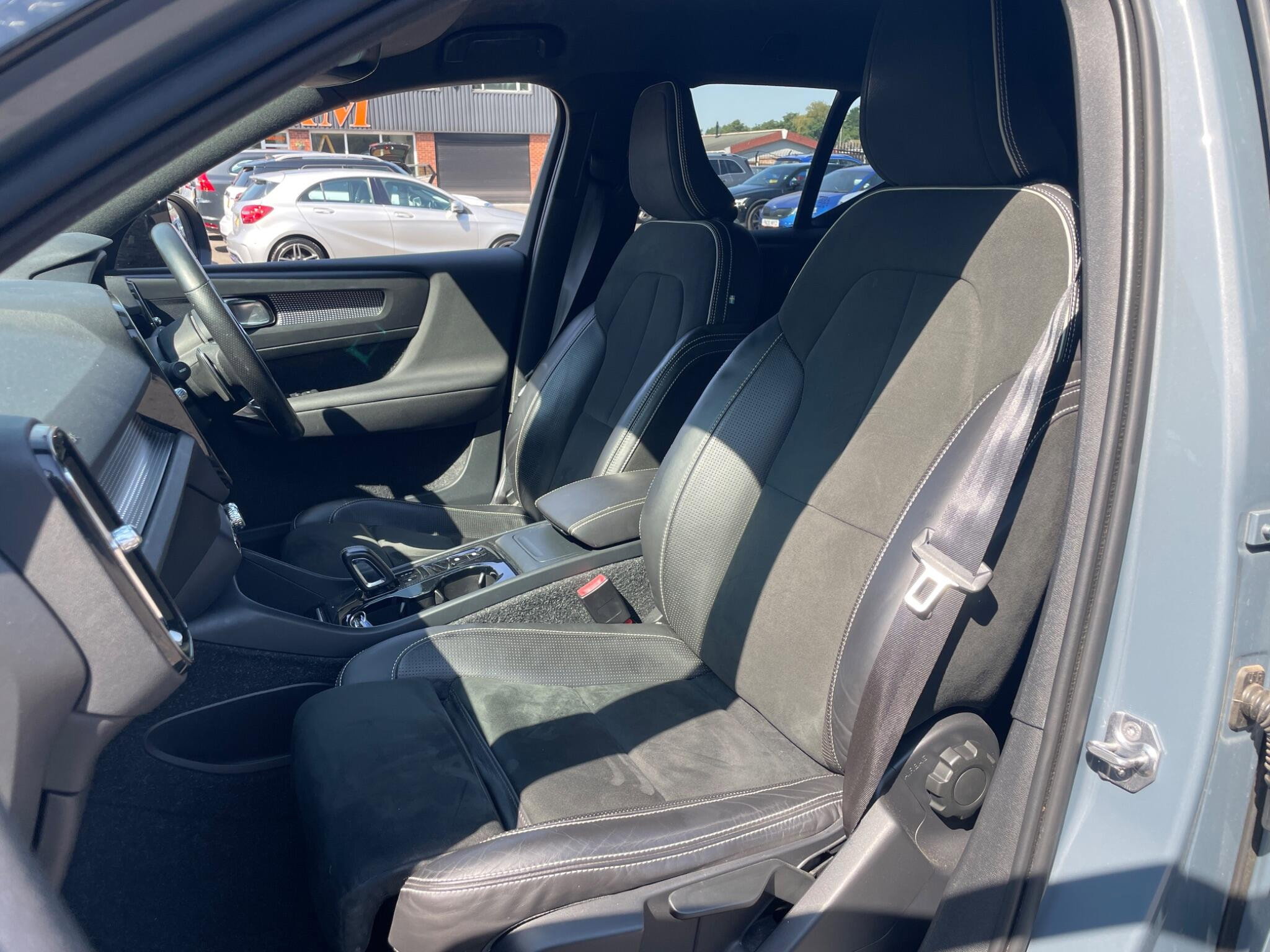 Volvo XC40 2.0 D3 R-Design Auto Euro 6 (s/s) 5dr 5dr Automatic 2026