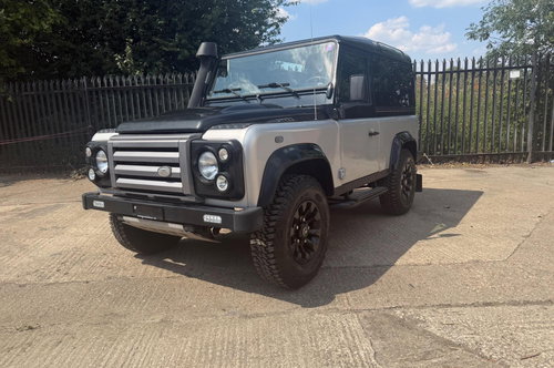 Land Rover Defender 90