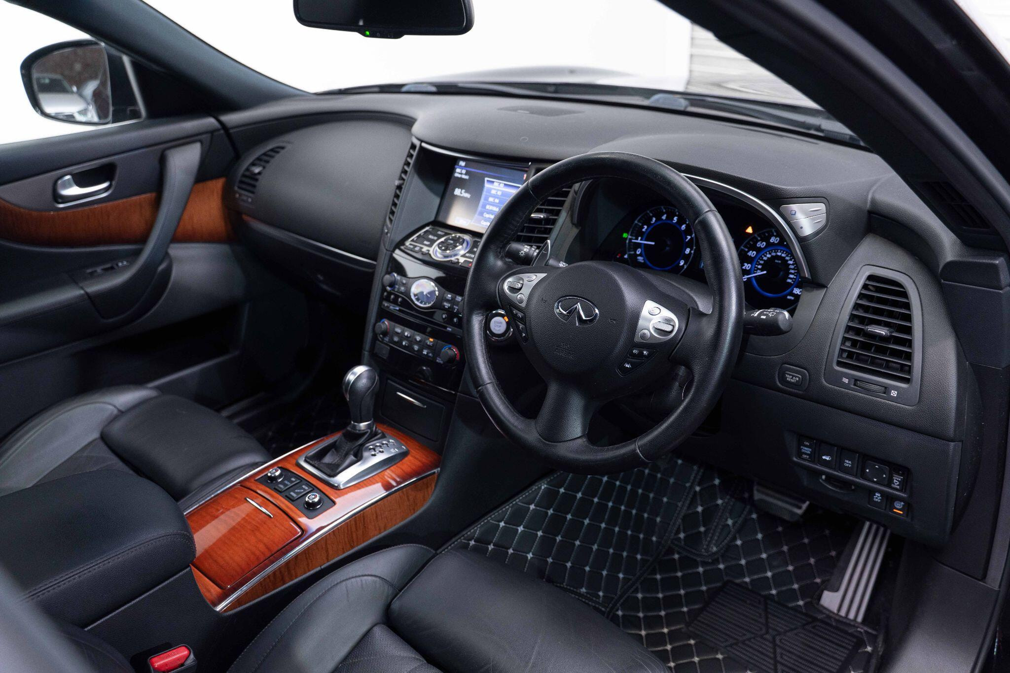 Infiniti QX70 3.7 V6 S Premium Auto 4WD Euro 5 5dr 5dr Automatic 2026