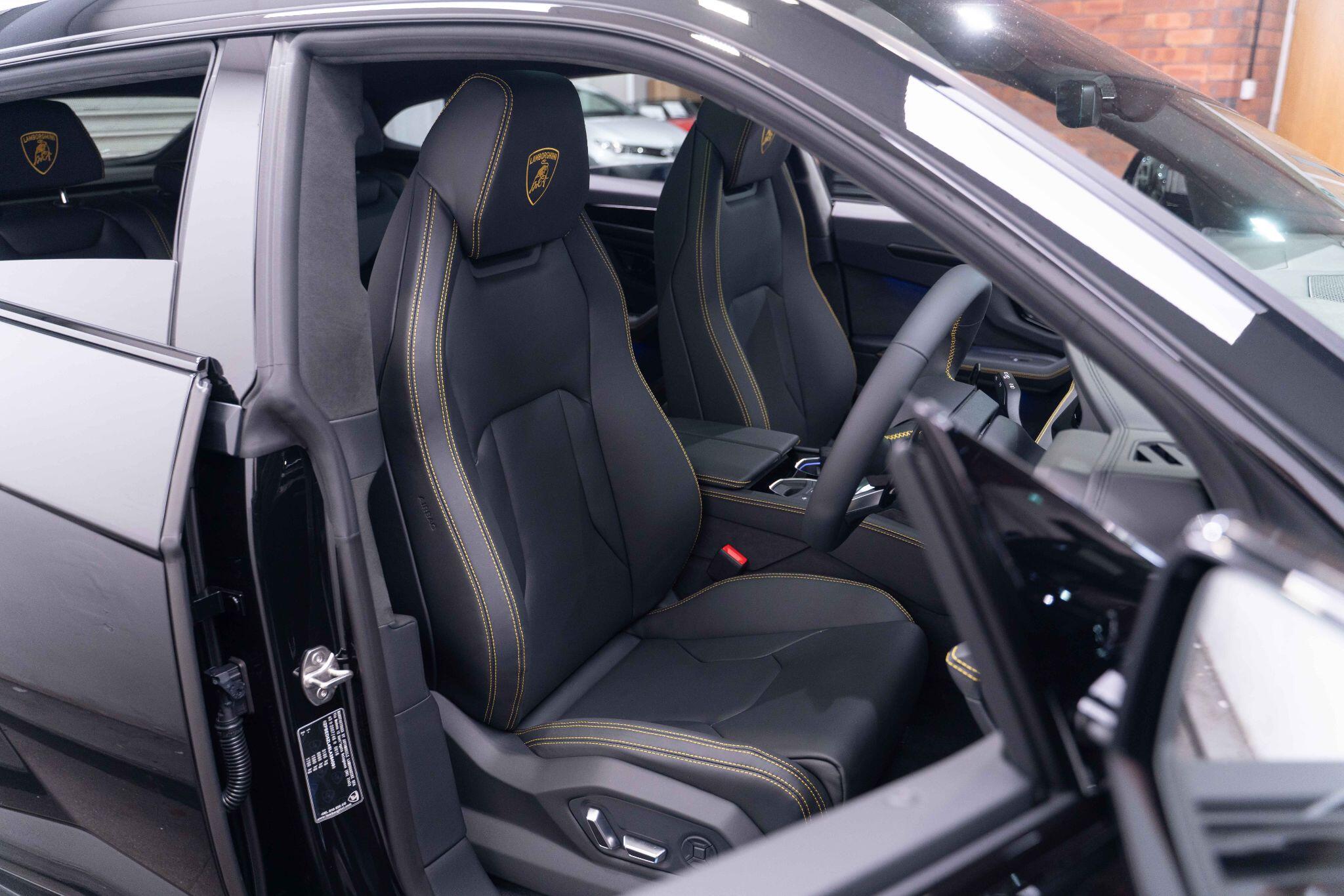 Lamborghini URUS 4.0 V8 BiTurbo 25.9kWh SE Auto 4WD Euro 6 5dr 5dr Automatic 2026