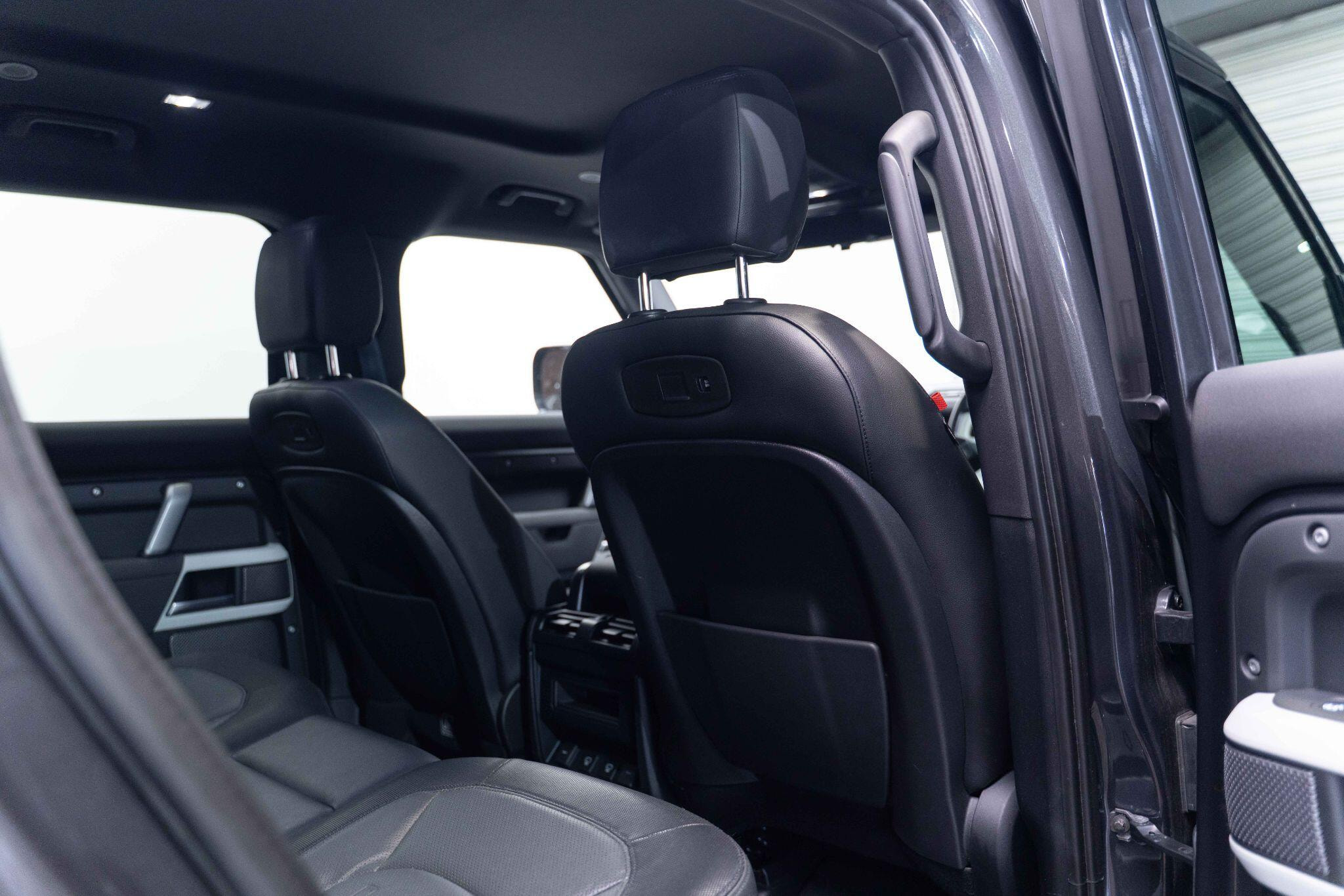 Land Rover DEFENDER 110 2.0 P300 X-Dynamic SE Auto 4WD Euro 6 (s/s) 5dr 5dr Automatic 2026