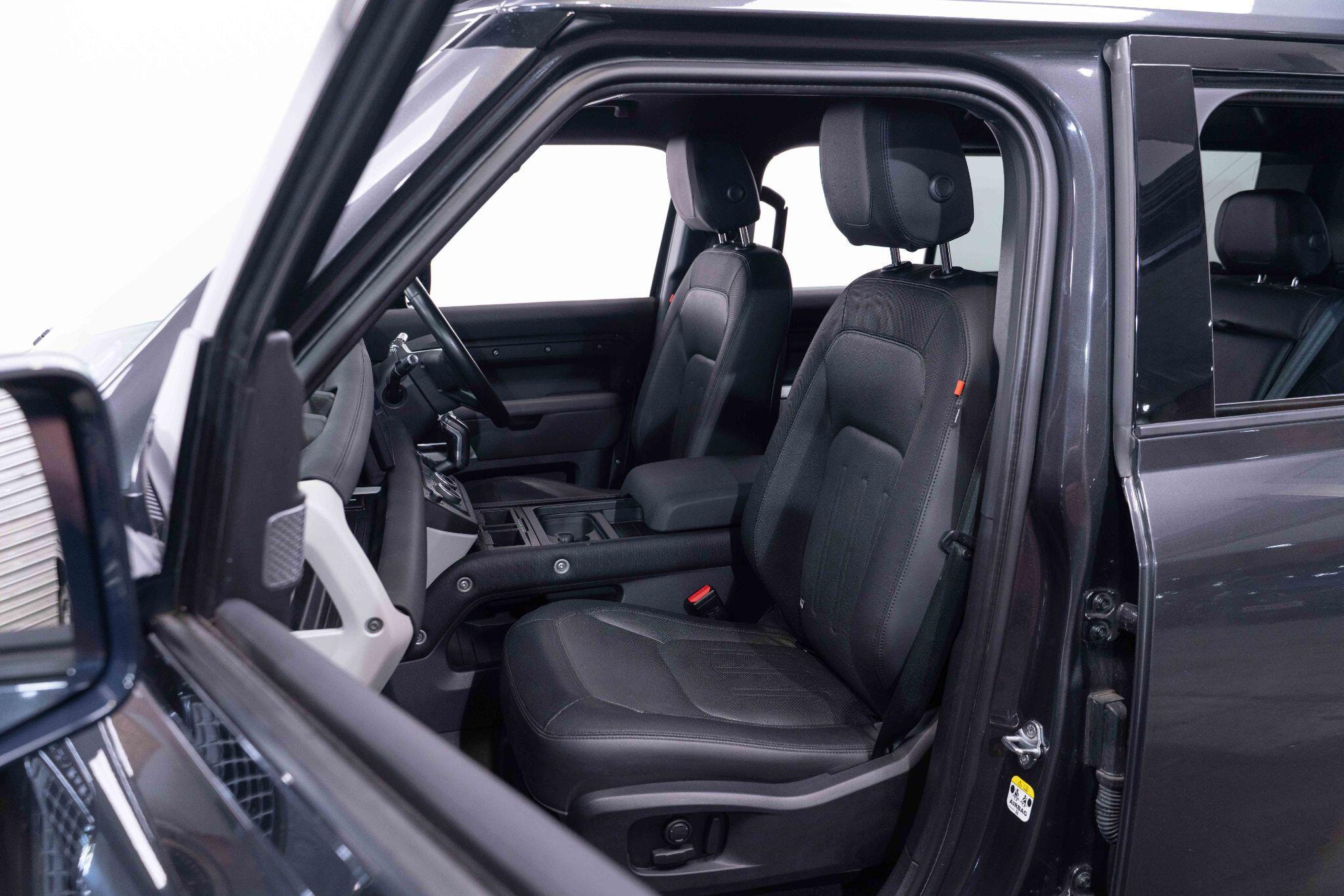 Land Rover DEFENDER 110 2.0 P300 X-Dynamic SE Auto 4WD Euro 6 (s/s) 5dr 5dr Automatic 2026