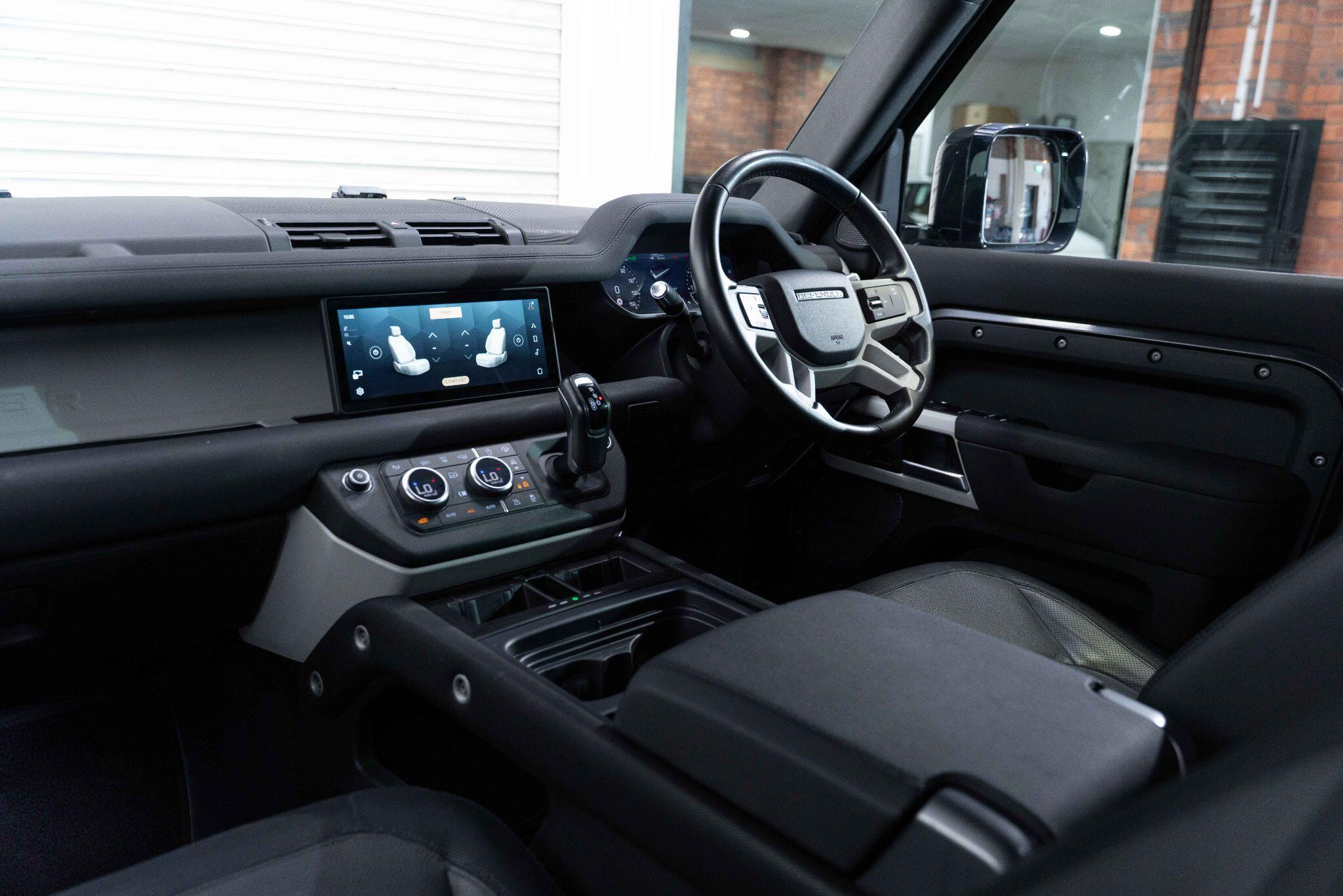 Land Rover DEFENDER 110 2.0 P300 X-Dynamic SE Auto 4WD Euro 6 (s/s) 5dr 5dr Automatic 2026