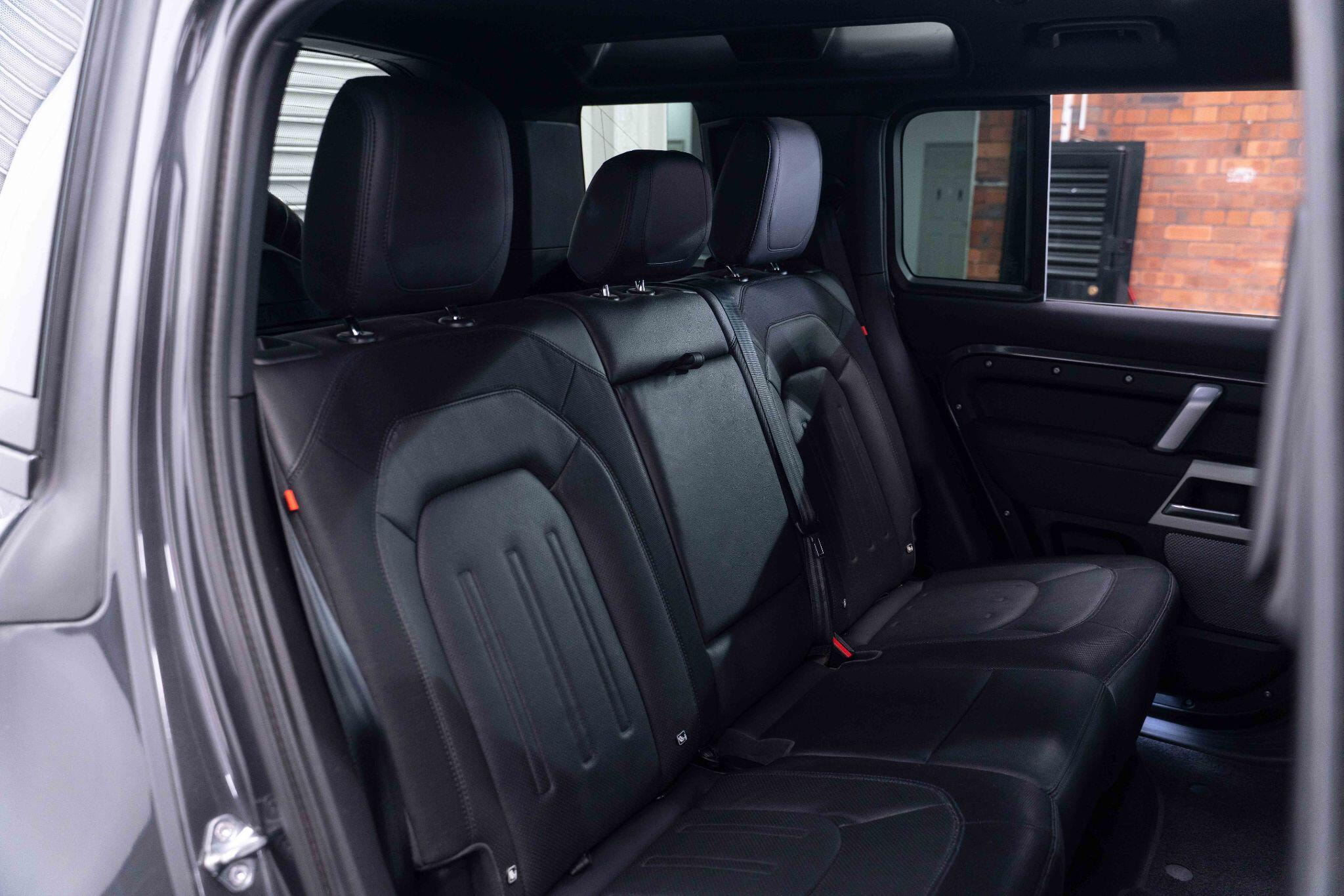 Land Rover DEFENDER 110 2.0 P300 X-Dynamic SE Auto 4WD Euro 6 (s/s) 5dr 5dr Automatic 2026
