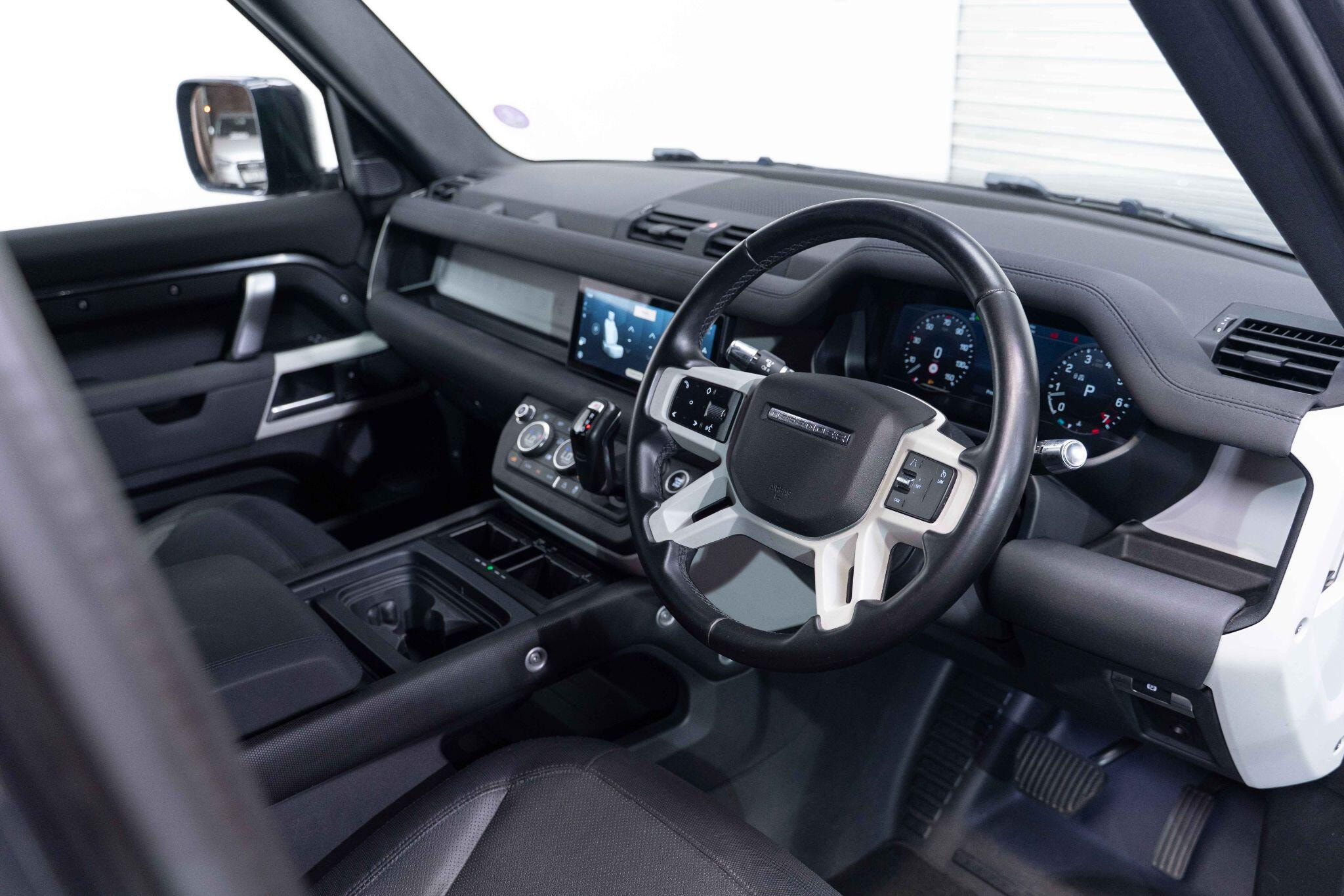 Land Rover DEFENDER 110 2.0 P300 X-Dynamic SE Auto 4WD Euro 6 (s/s) 5dr 5dr Automatic 2026