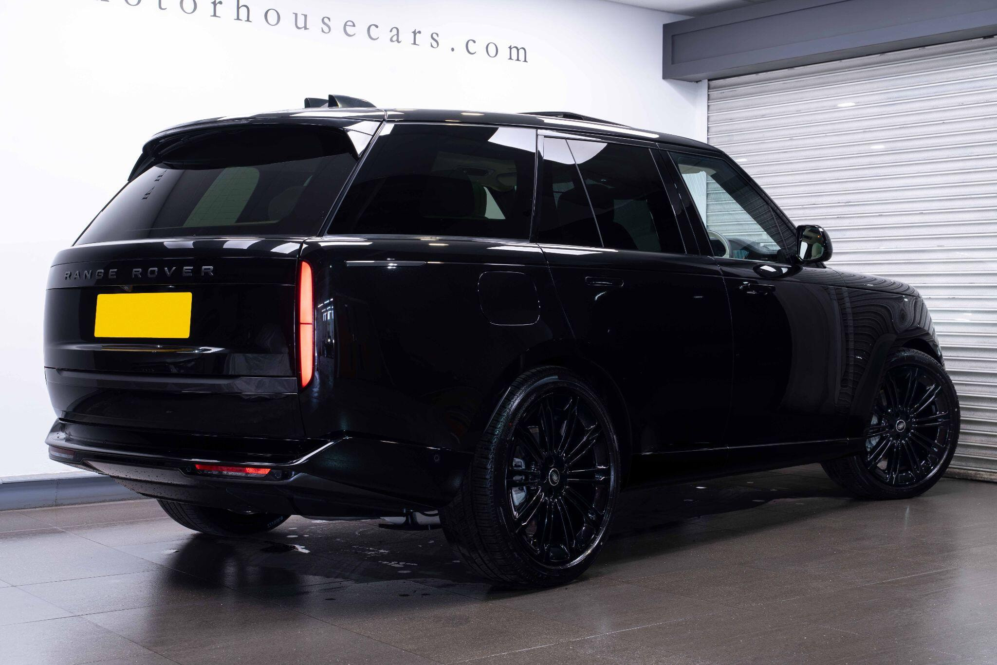 Land Rover Range Rover 3.0 D300 MHEV HSE Auto 4WD Euro 6 (s/s) 5dr 5dr Automatic 2026