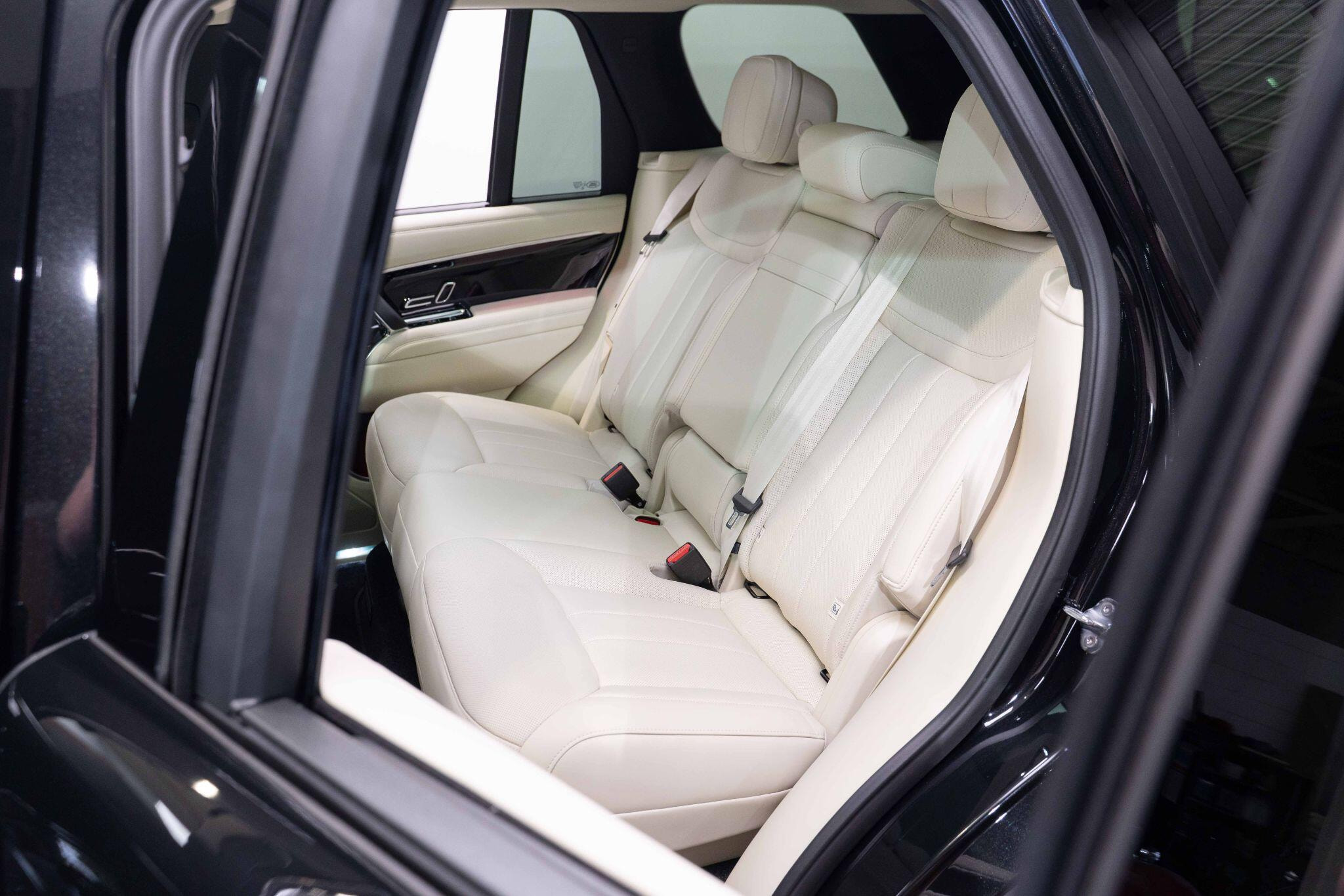 Land Rover Range Rover 3.0 D300 MHEV HSE Auto 4WD Euro 6 (s/s) 5dr 5dr Automatic 2026