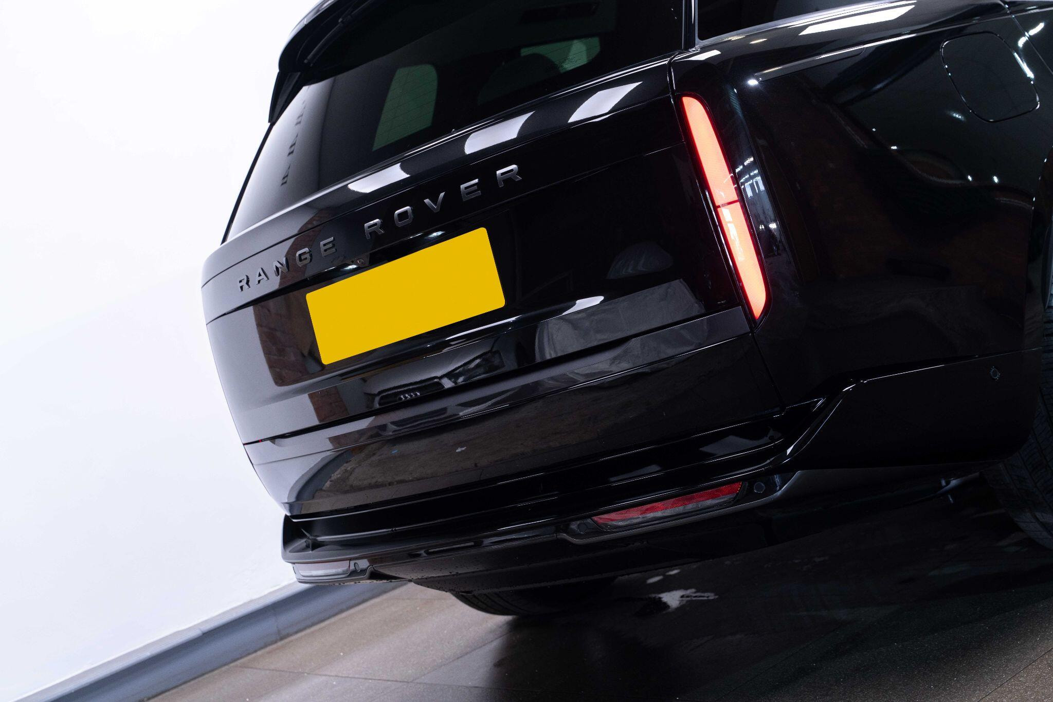 Land Rover Range Rover 3.0 D300 MHEV HSE Auto 4WD Euro 6 (s/s) 5dr 5dr Automatic 2026