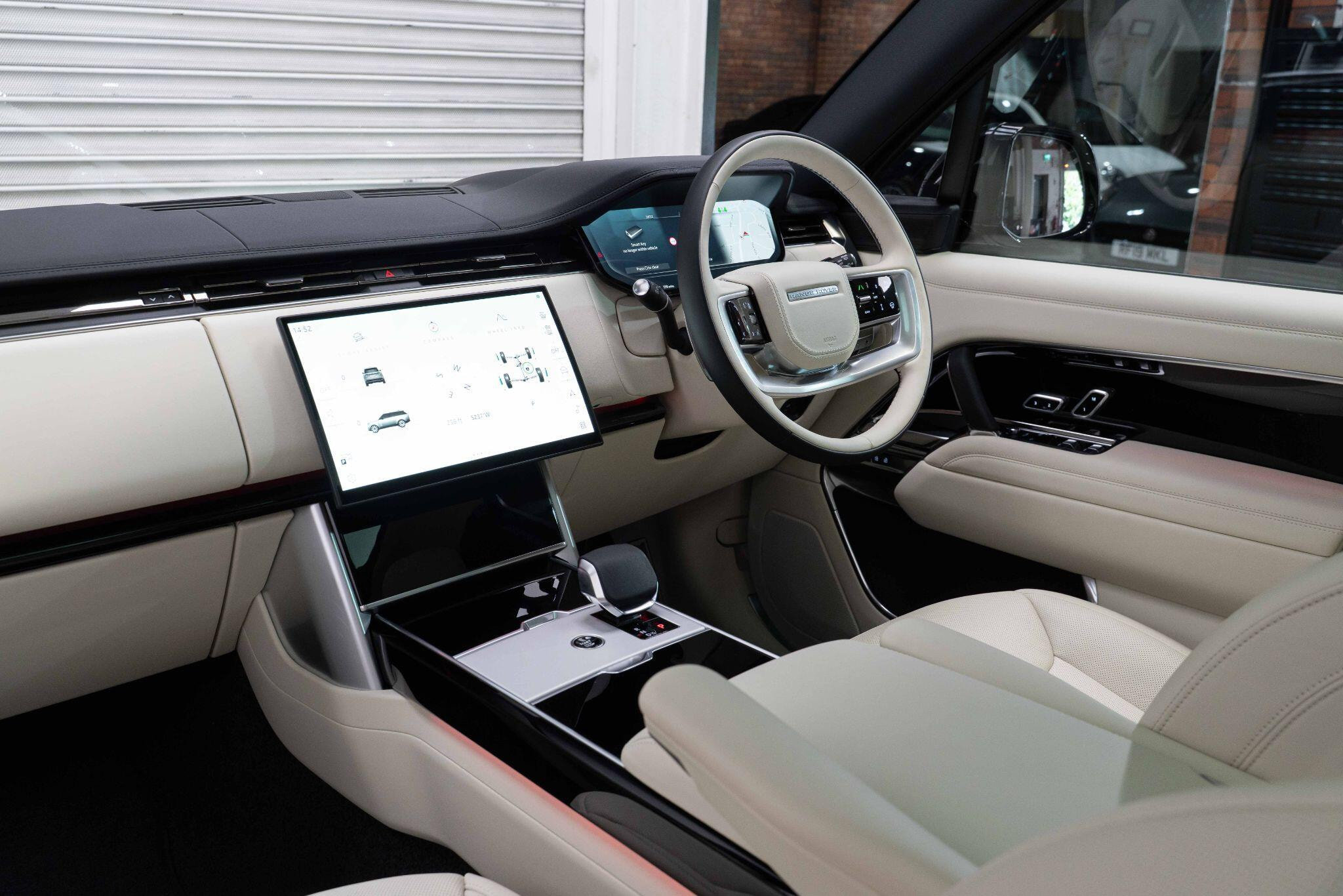 Land Rover Range Rover 3.0 D300 MHEV HSE Auto 4WD Euro 6 (s/s) 5dr 5dr Automatic 2026