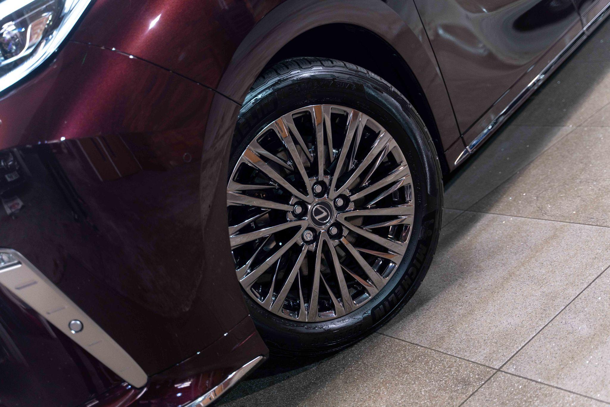 Lexus Lm 2.5 350h Takumi MPV 5dr Petrol Hybrid E-CVT AWD Euro 6 (s/s) (250 ps) 5dr Automatic 2026