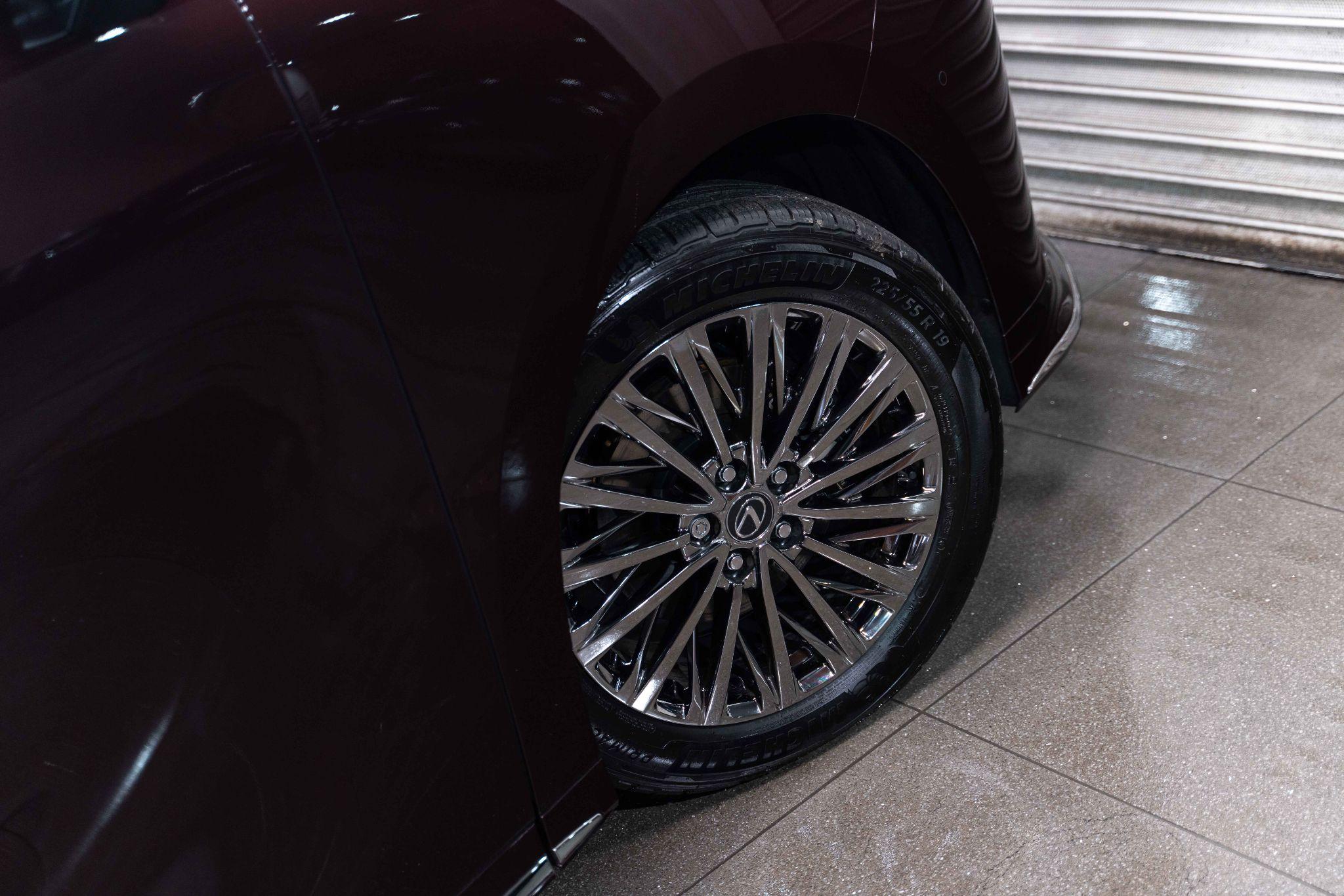 Lexus Lm 2.5 350h Takumi MPV 5dr Petrol Hybrid E-CVT AWD Euro 6 (s/s) (250 ps) 5dr Automatic 2026