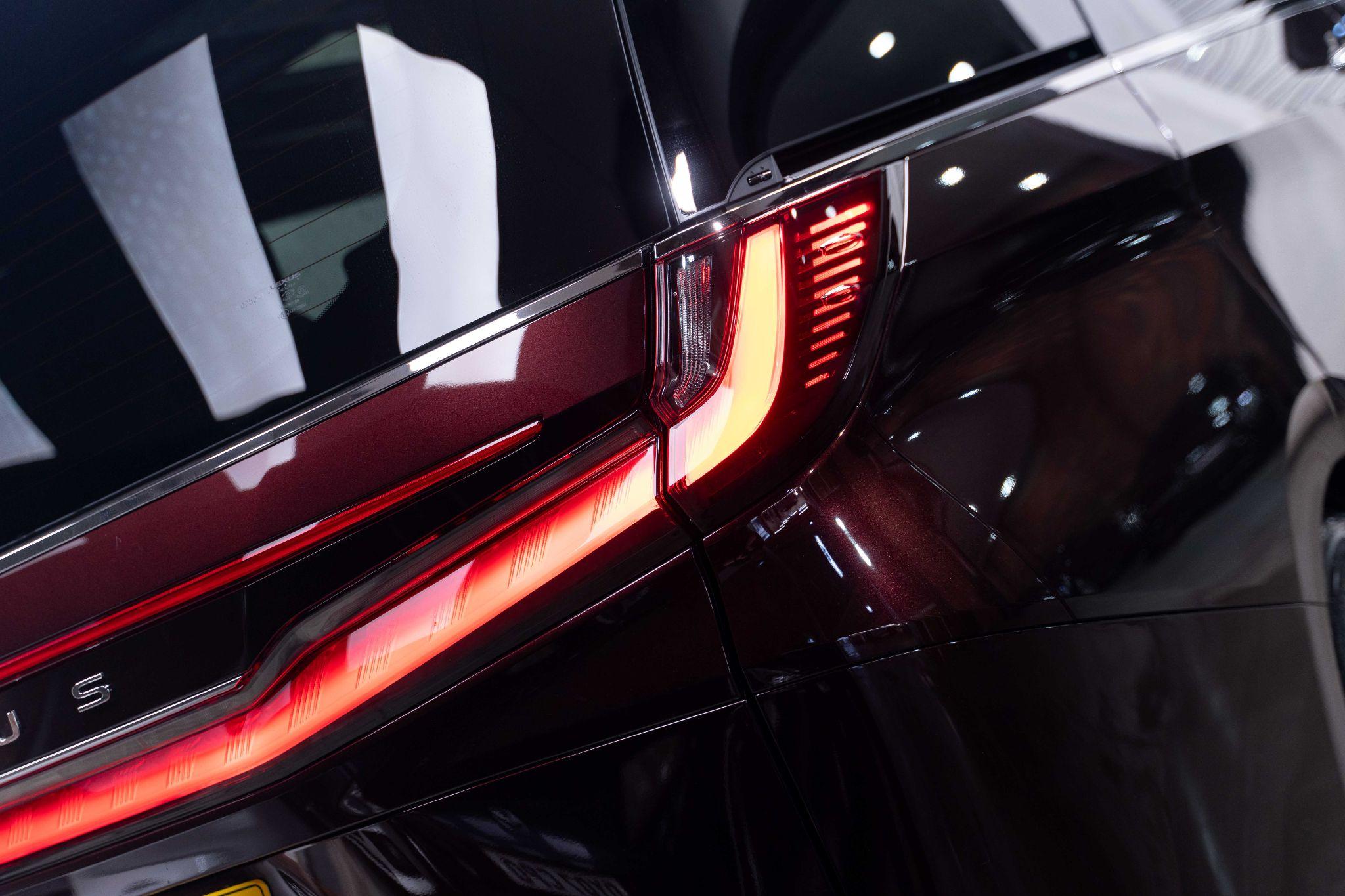 Lexus Lm 2.5 350h Takumi MPV 5dr Petrol Hybrid E-CVT AWD Euro 6 (s/s) (250 ps) 5dr Automatic 2026