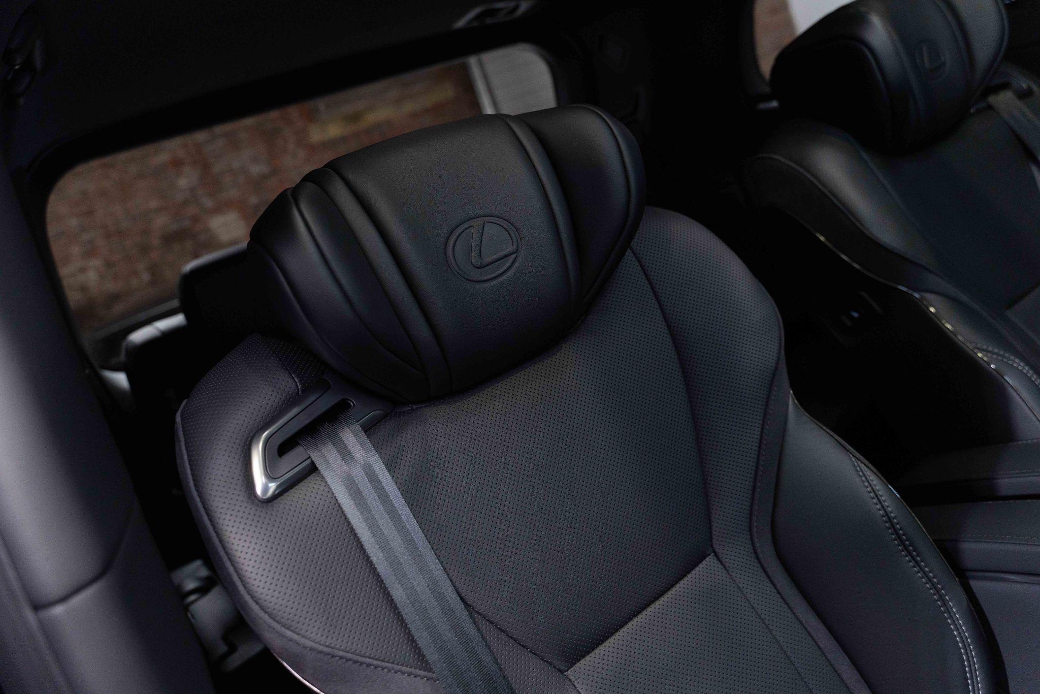 Lexus Lm 2.5 350h E-CVT AWD Euro 6 (s/s) 5dr 5dr Automatic 2026