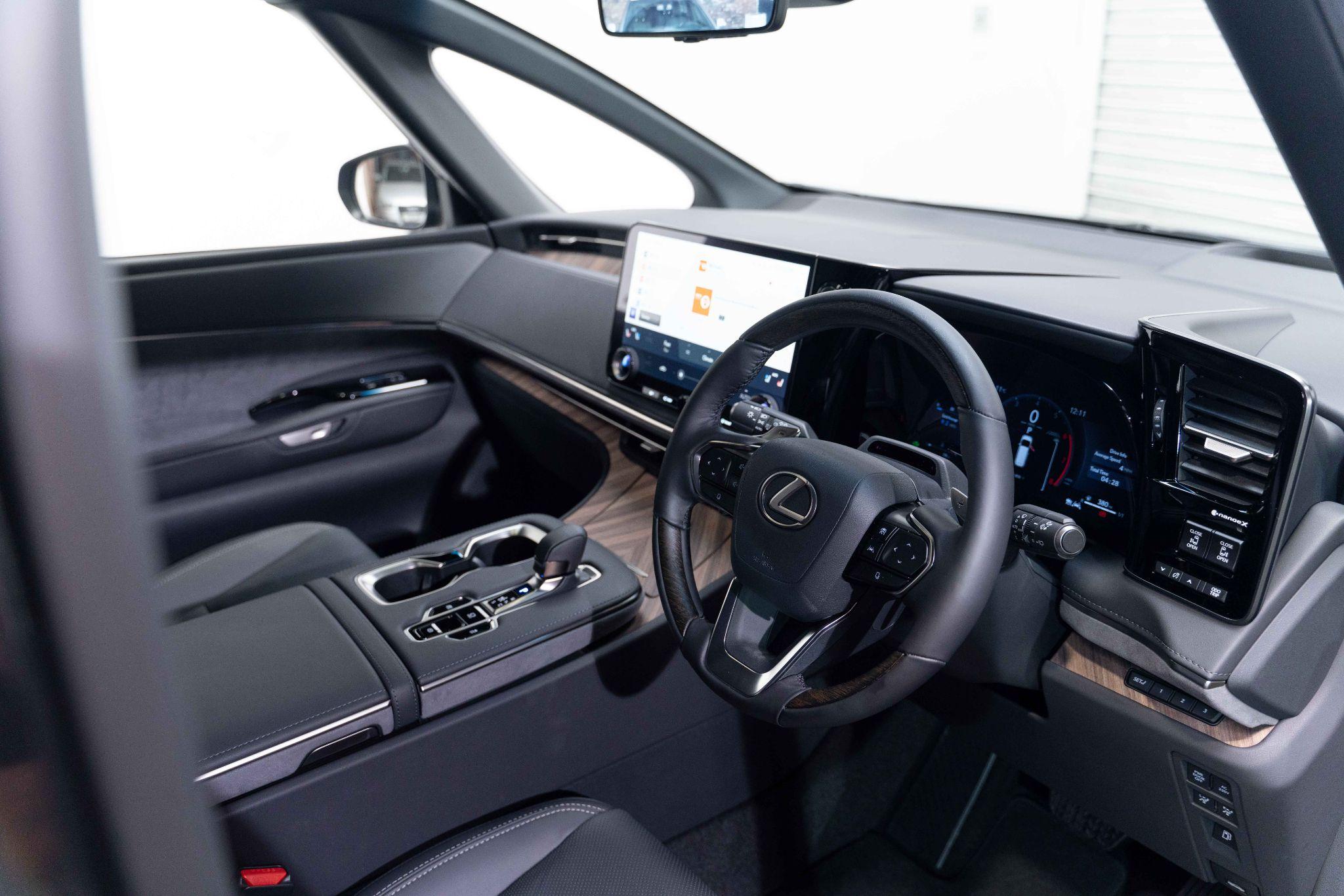 Lexus Lm 2.5 350h E-CVT AWD Euro 6 (s/s) 5dr 5dr Automatic 2026
