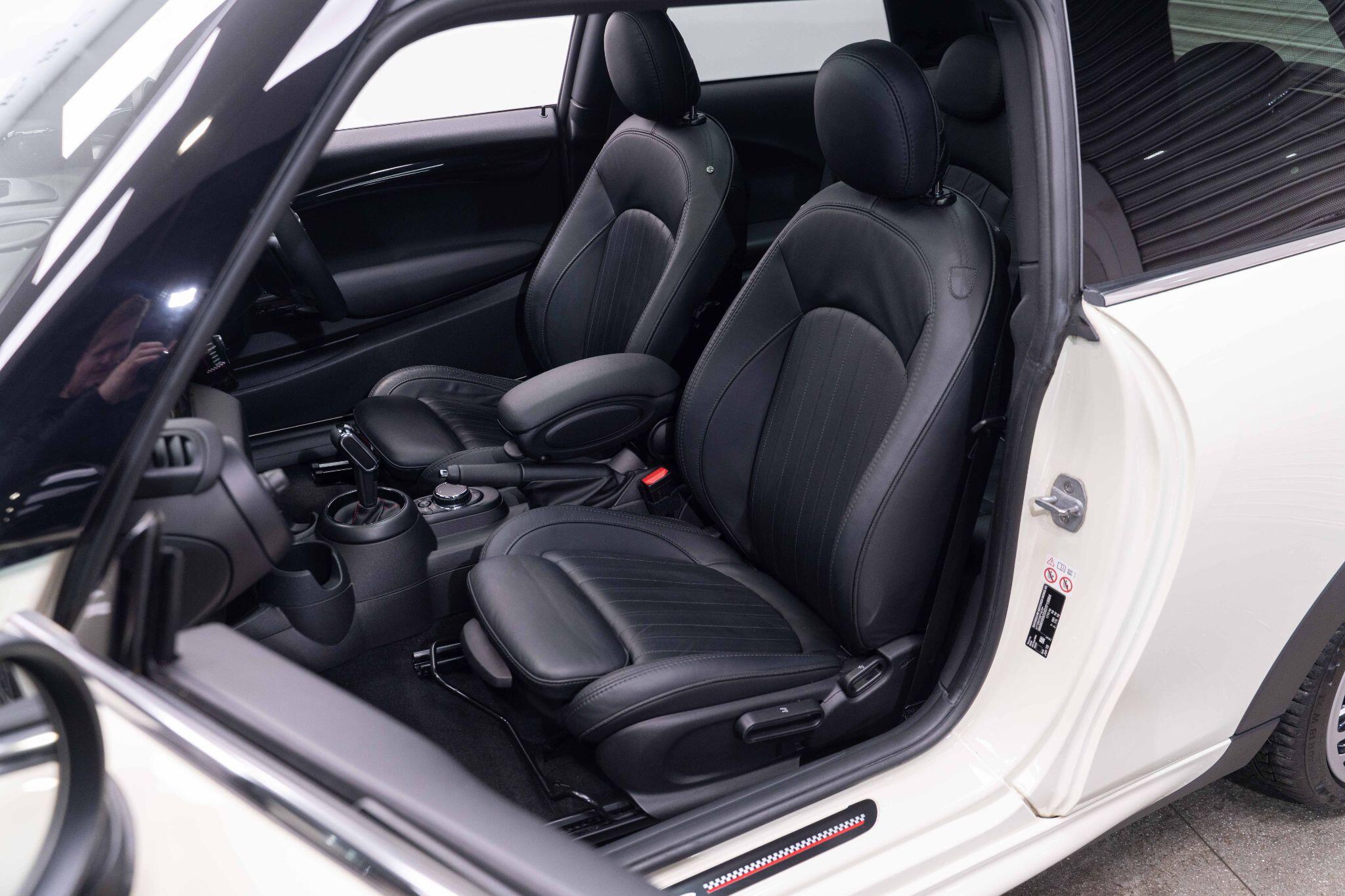 MINI Hatch 2.0 John Cooper Works Auto Euro 6 (s/s) 3dr 3dr Automatic 2026