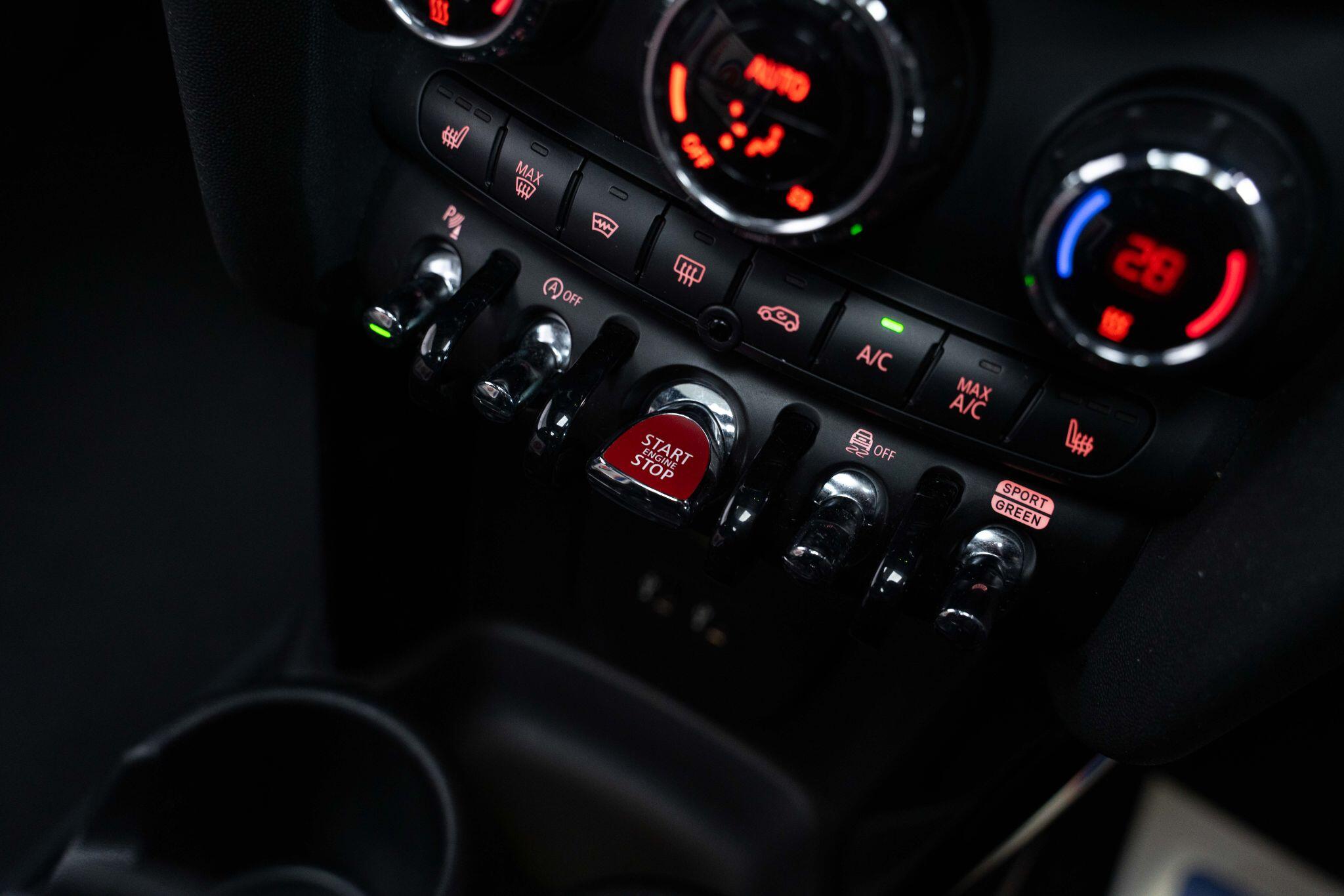 MINI Hatch 2.0 John Cooper Works Auto Euro 6 (s/s) 3dr 3dr Automatic 2026
