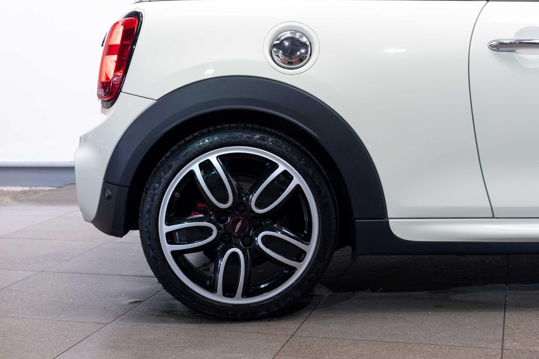 MINI Hatch 2.0 John Cooper Works Auto Euro 6 (s/s) 3dr 3dr Automatic 2026