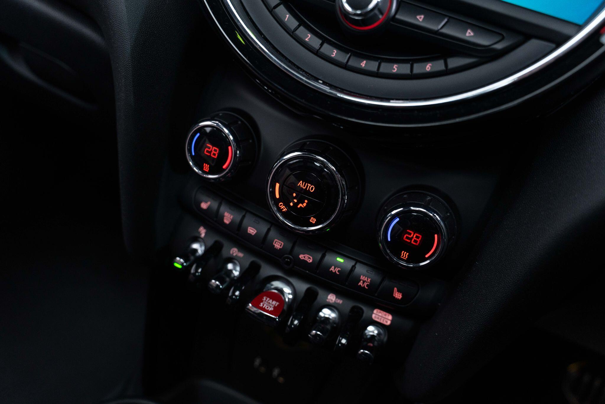 MINI Hatch 2.0 John Cooper Works Auto Euro 6 (s/s) 3dr 3dr Automatic 2026