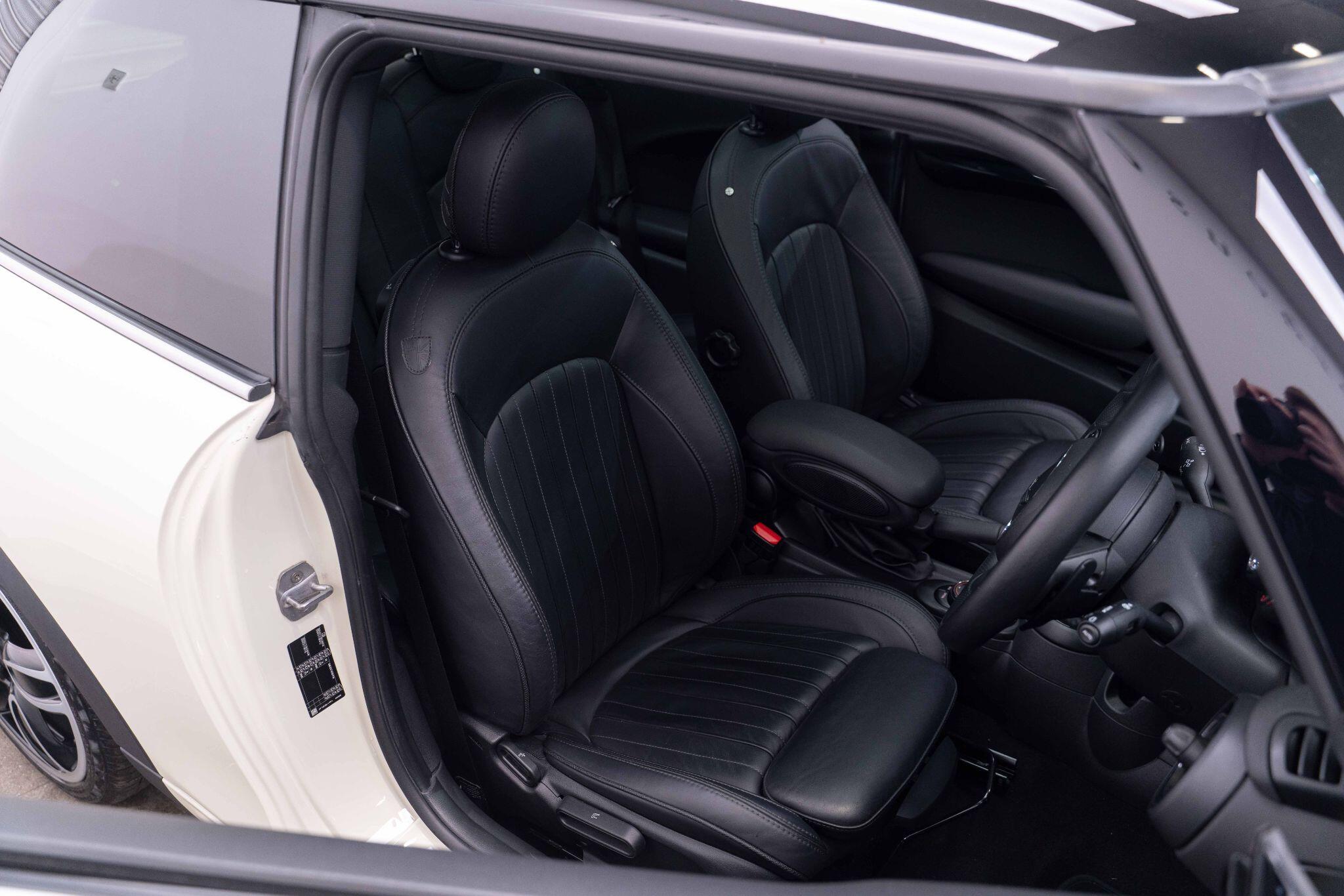 MINI Hatch 2.0 John Cooper Works Auto Euro 6 (s/s) 3dr 3dr Automatic 2026