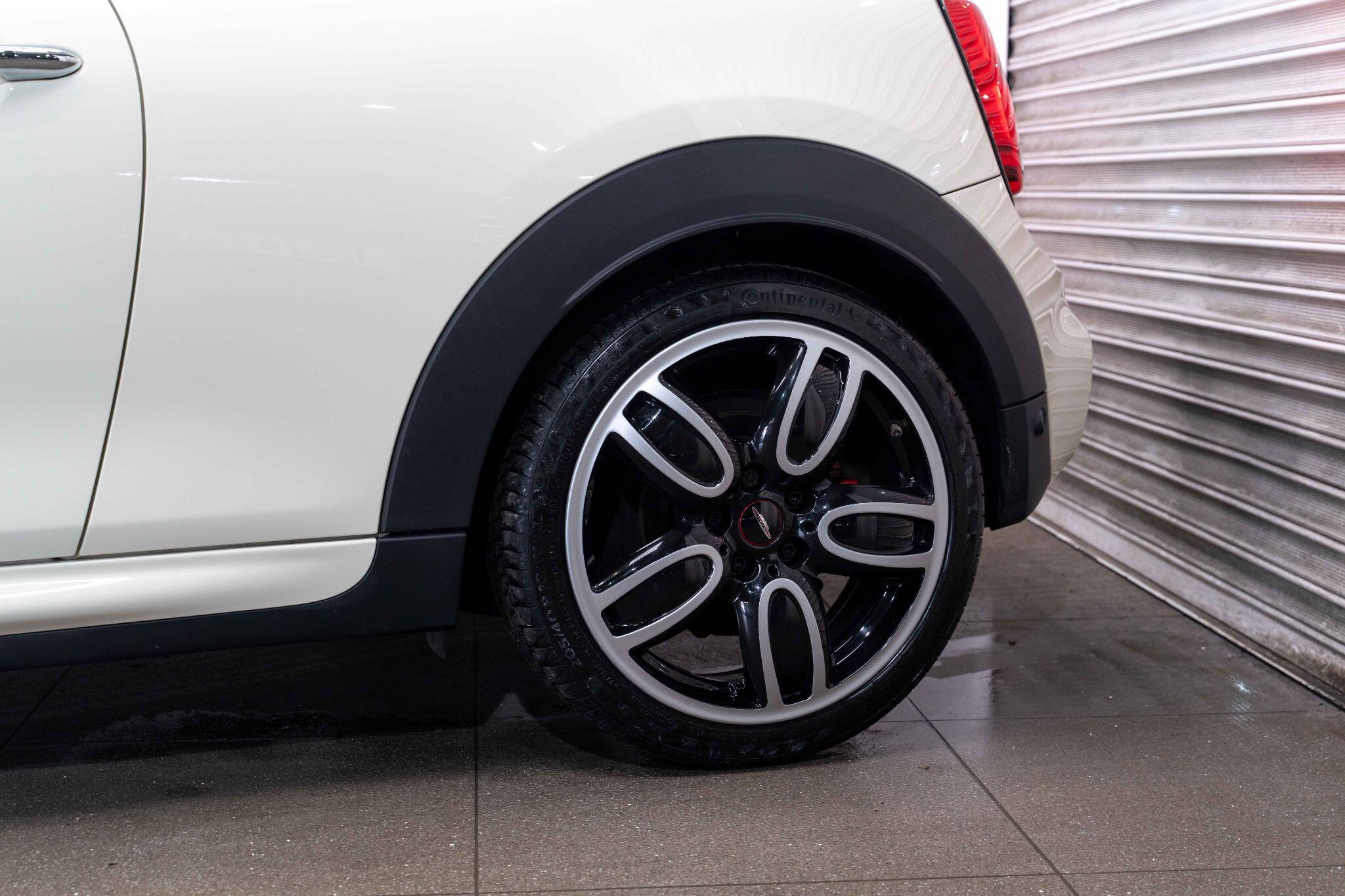 MINI Hatch 2.0 John Cooper Works Auto Euro 6 (s/s) 3dr 3dr Automatic 2026