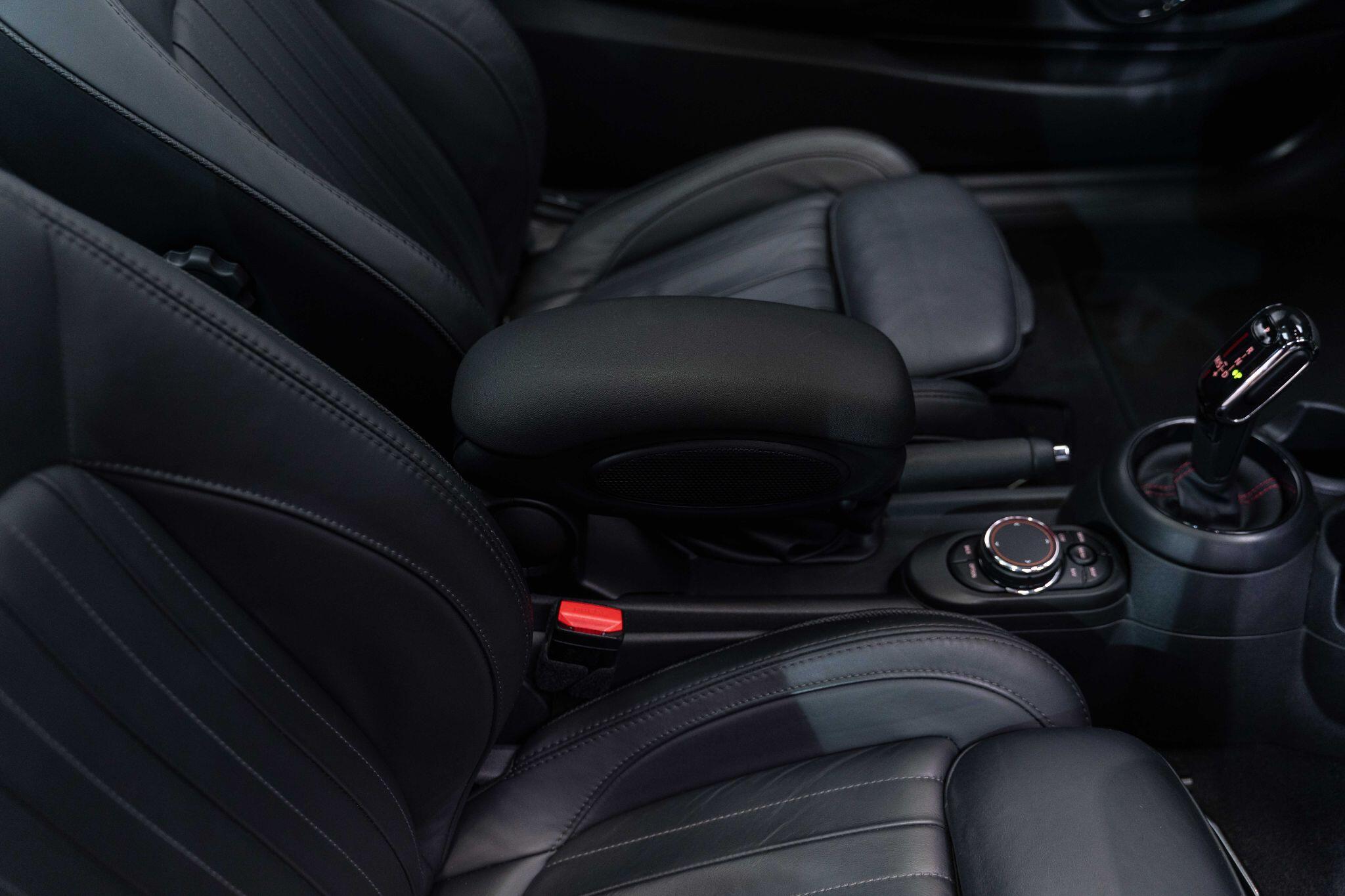 MINI Hatch 2.0 John Cooper Works Auto Euro 6 (s/s) 3dr 3dr Automatic 2026