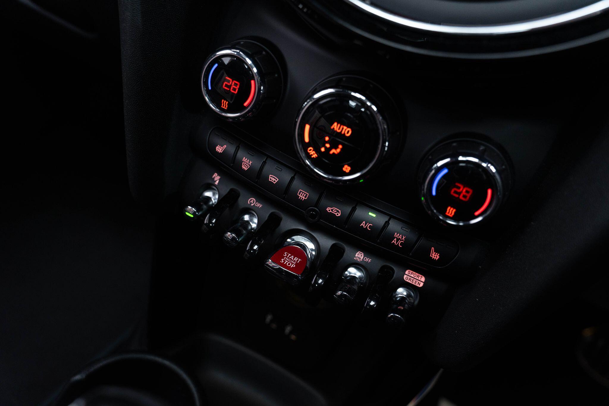 MINI Hatch 2.0 John Cooper Works Auto Euro 6 (s/s) 3dr 3dr Automatic 2026