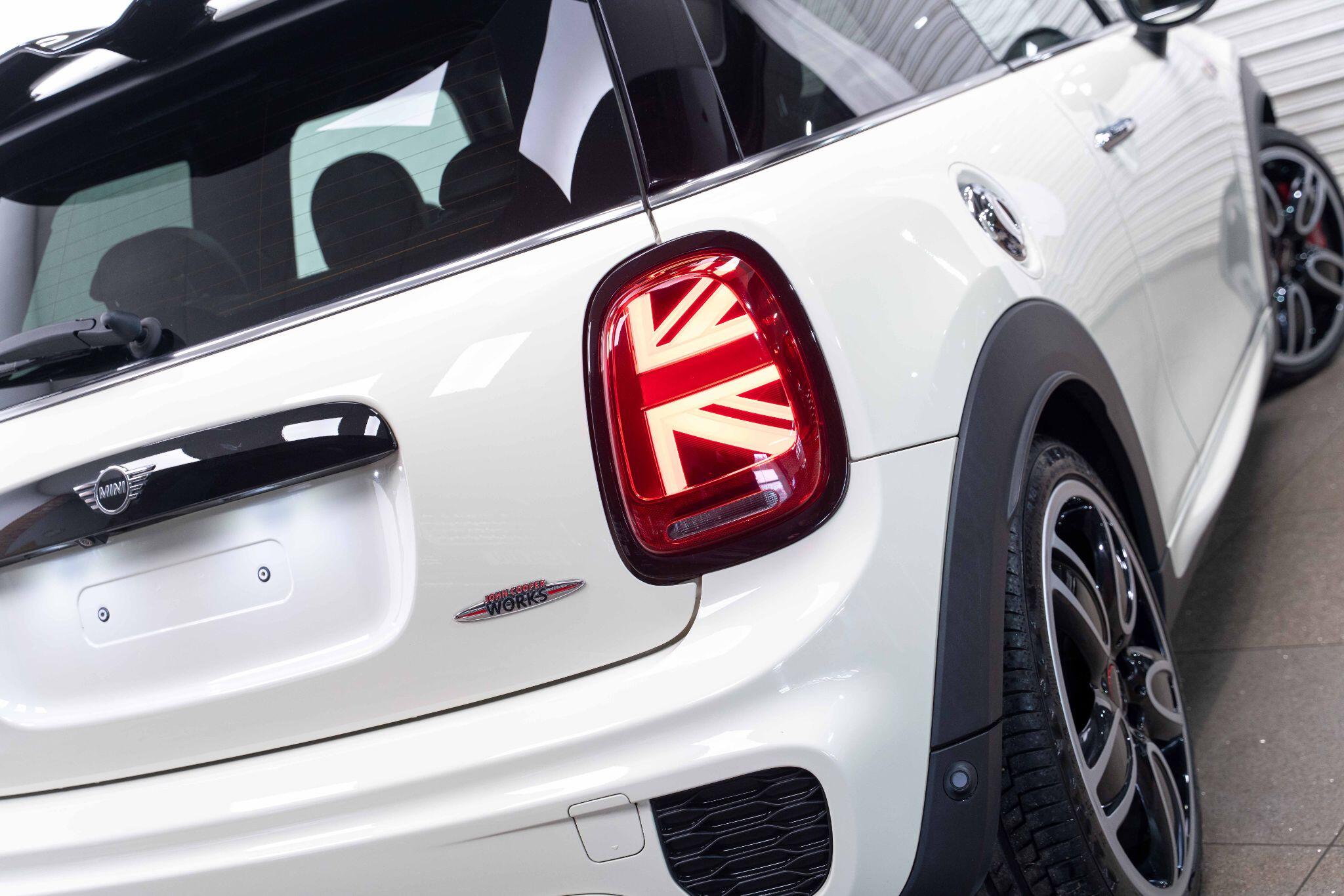 MINI Hatch 2.0 John Cooper Works Auto Euro 6 (s/s) 3dr 3dr Automatic 2026