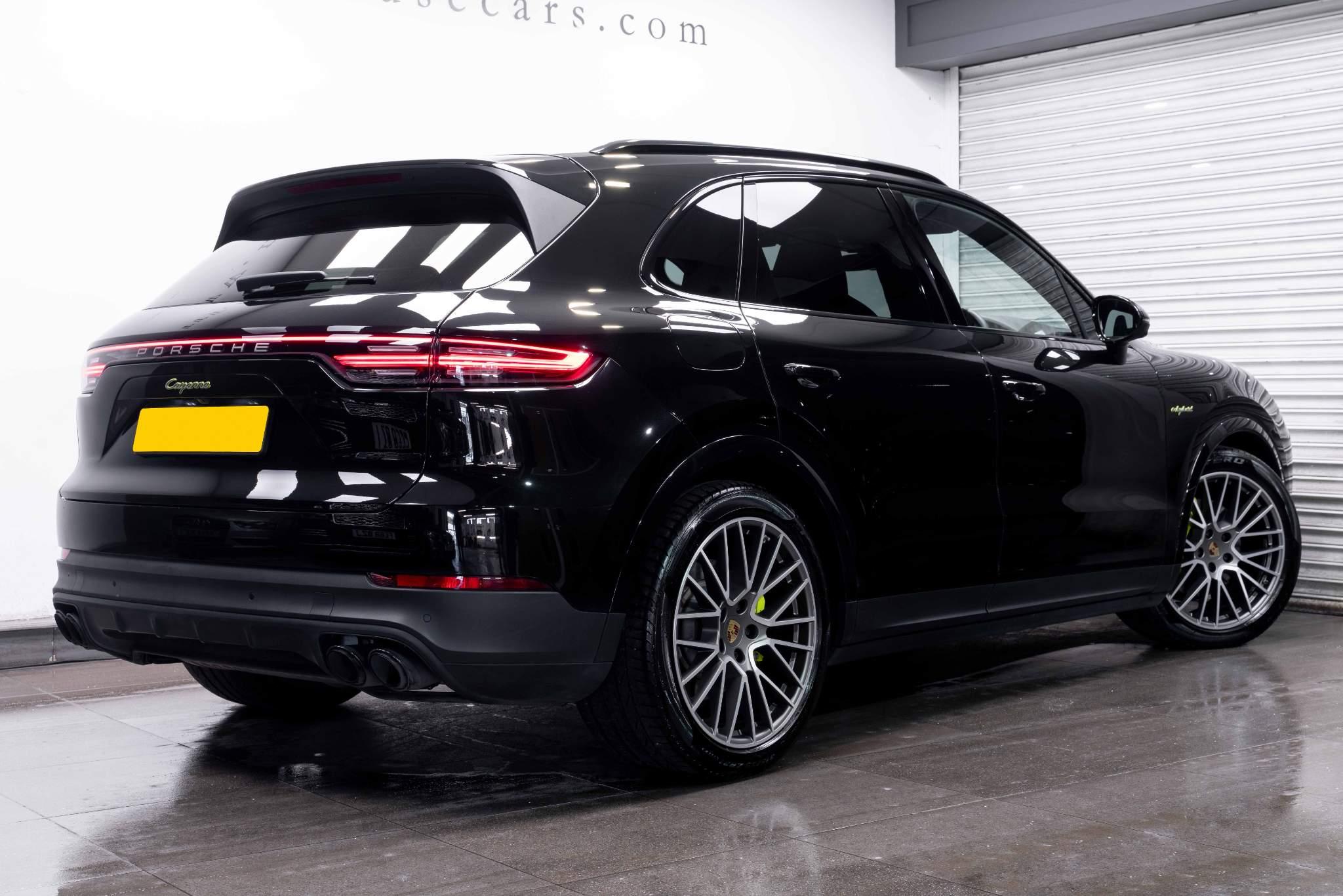 Porsche Cayenne 3.0 V6 E-Hybrid 17.9kWh Platinum Edition TiptronicS 4WD Euro 6 (s/s) 5dr (3.6kW Charger) 5dr Automatic 2026