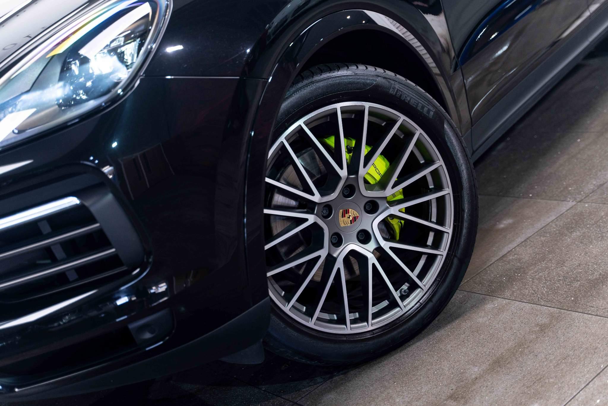 Porsche Cayenne 3.0 V6 E-Hybrid 17.9kWh Platinum Edition TiptronicS 4WD Euro 6 (s/s) 5dr (3.6kW Charger) 5dr Automatic 2026