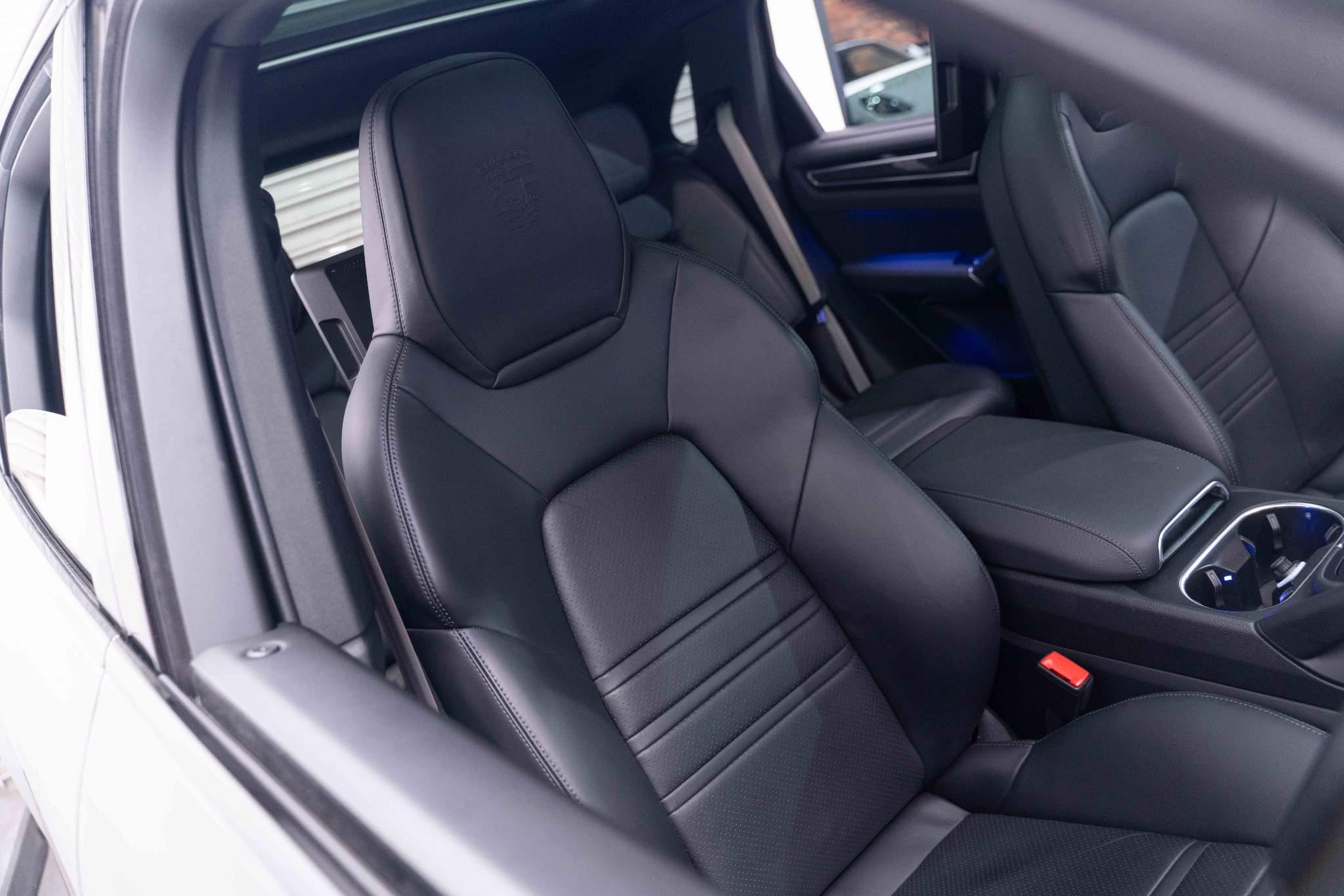 Porsche Cayenne 3.0 V6 E-Hybrid 17.9kWh Platinum Edition TiptronicS 4WD Euro 6 (s/s) 5dr (3.6kW Charger) 5dr Automatic 2026