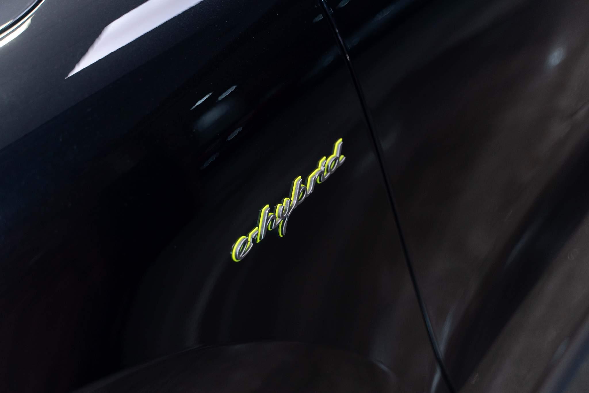 Porsche Cayenne 3.0 V6 E-Hybrid 17.9kWh Platinum Edition TiptronicS 4WD Euro 6 (s/s) 5dr (3.6kW Charger) 5dr Automatic 2026
