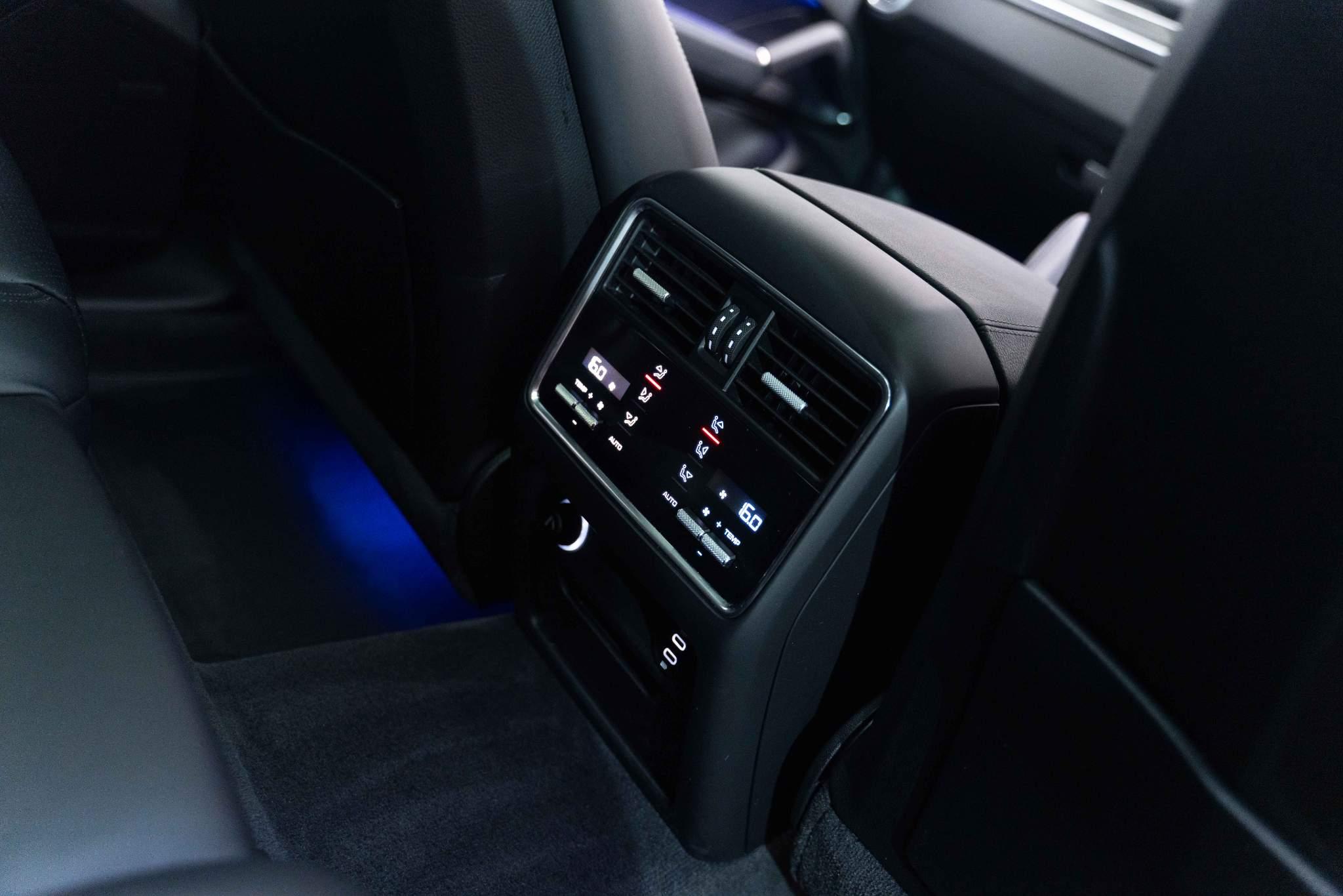 Porsche Cayenne 3.0 V6 E-Hybrid 17.9kWh Platinum Edition TiptronicS 4WD Euro 6 (s/s) 5dr (3.6kW Charger) 5dr Automatic 2026