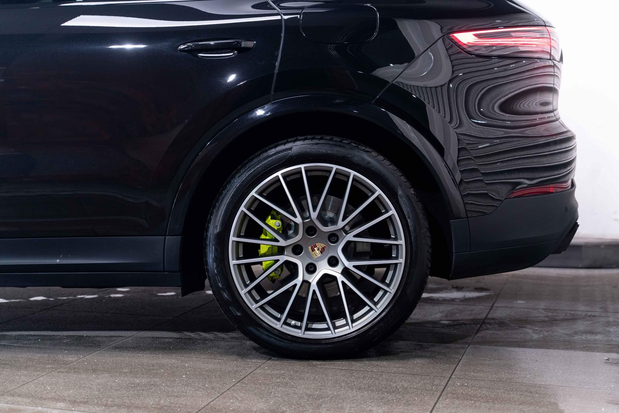Porsche Cayenne 3.0 V6 E-Hybrid 17.9kWh Platinum Edition TiptronicS 4WD Euro 6 (s/s) 5dr (3.6kW Charger) 5dr Automatic 2026