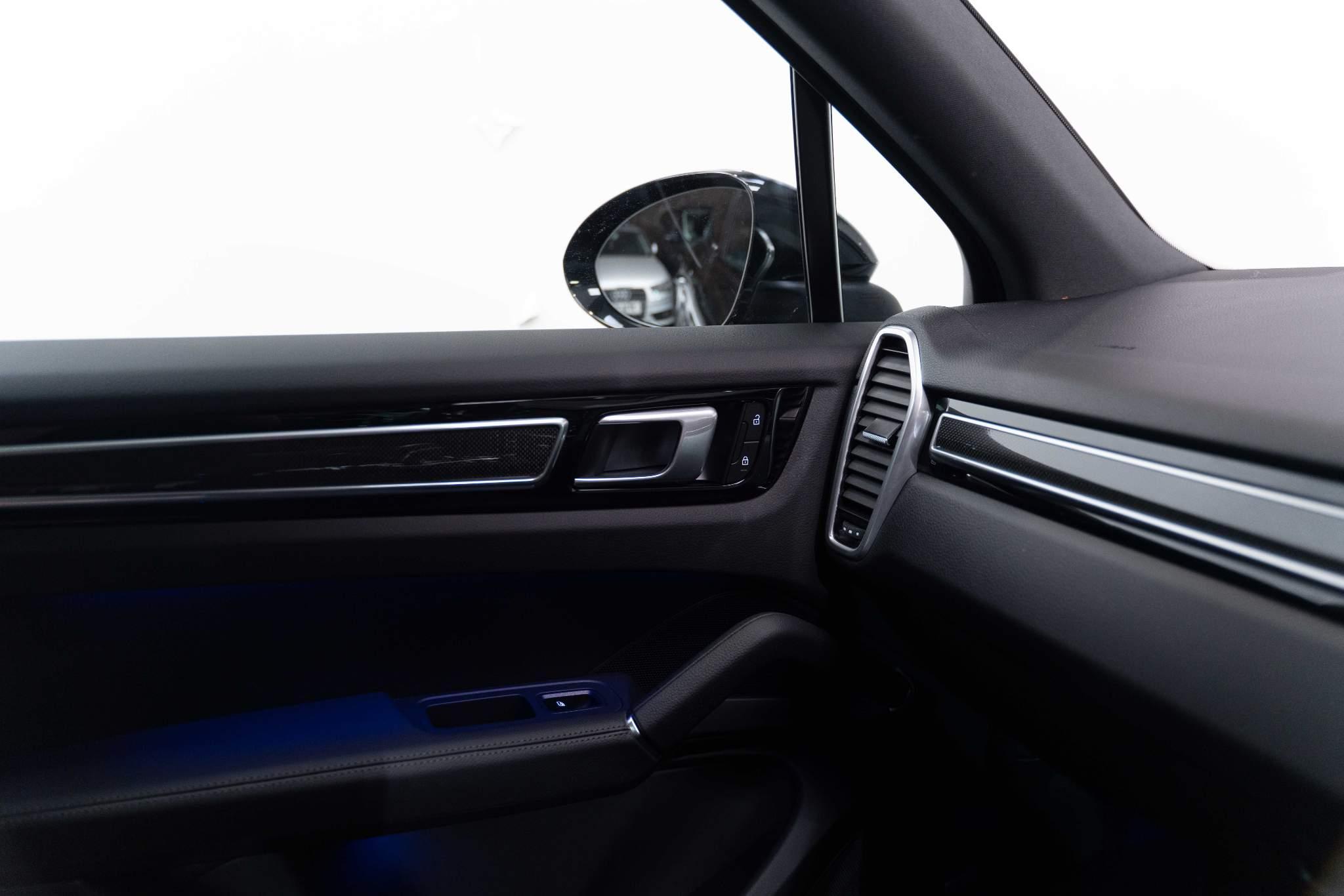 Porsche Cayenne 3.0 V6 E-Hybrid 17.9kWh Platinum Edition TiptronicS 4WD Euro 6 (s/s) 5dr (3.6kW Charger) 5dr Automatic 2026