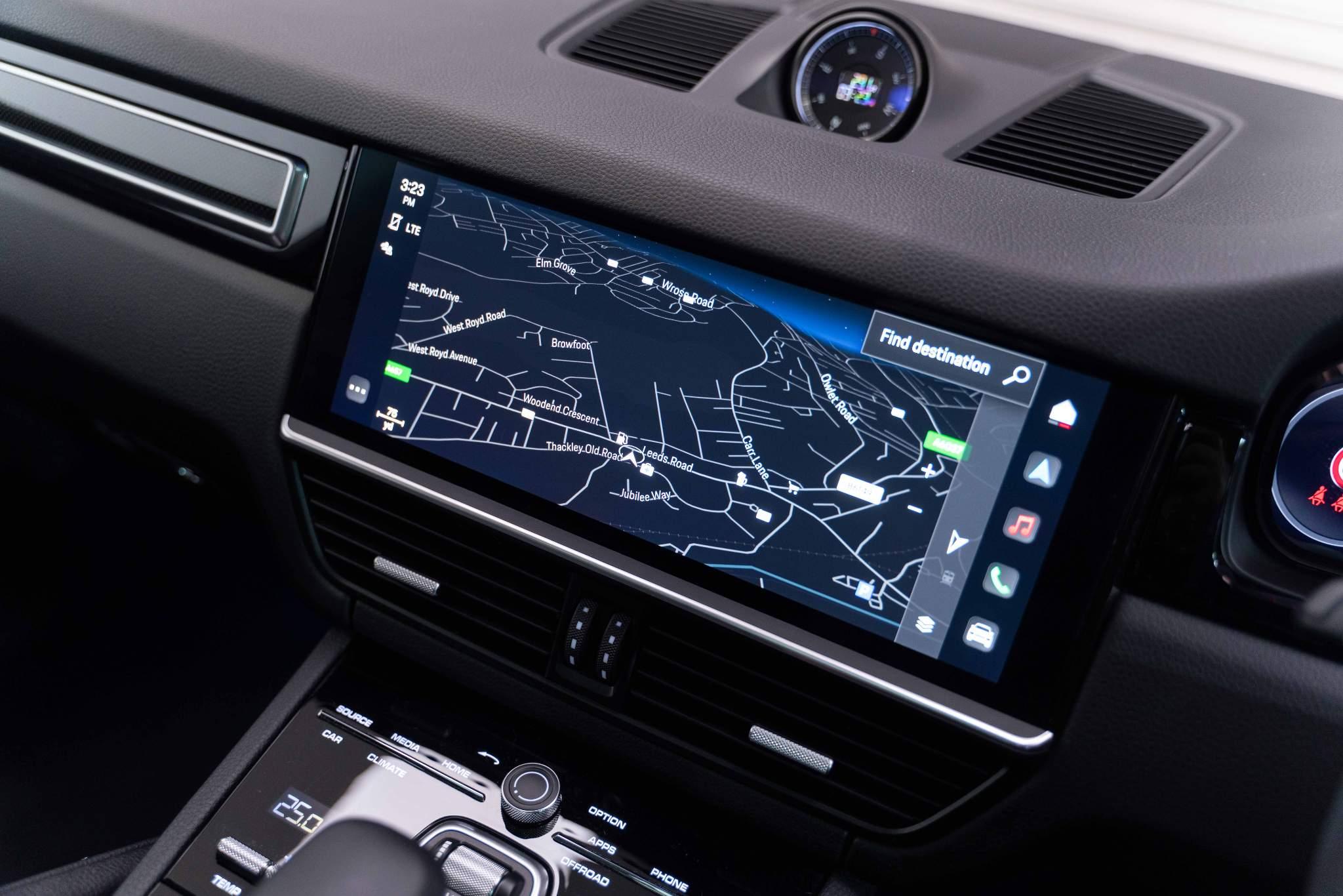 Porsche Cayenne 3.0 V6 E-Hybrid 17.9kWh Platinum Edition TiptronicS 4WD Euro 6 (s/s) 5dr (3.6kW Charger) 5dr Automatic 2026