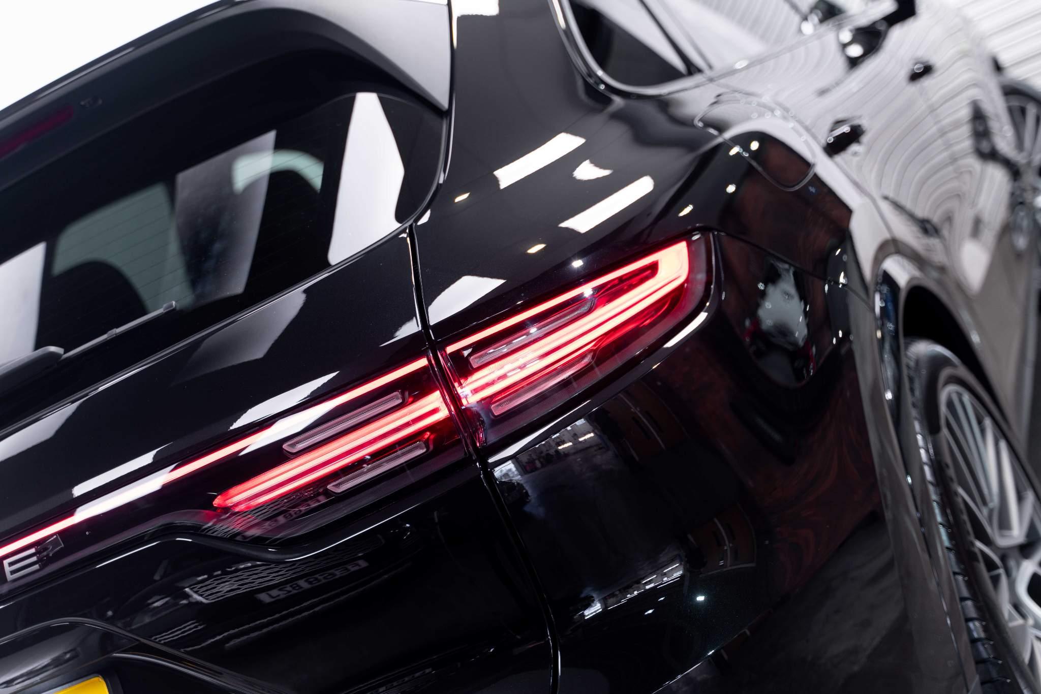 Porsche Cayenne 3.0 V6 E-Hybrid 17.9kWh Platinum Edition TiptronicS 4WD Euro 6 (s/s) 5dr (3.6kW Charger) 5dr Automatic 2026