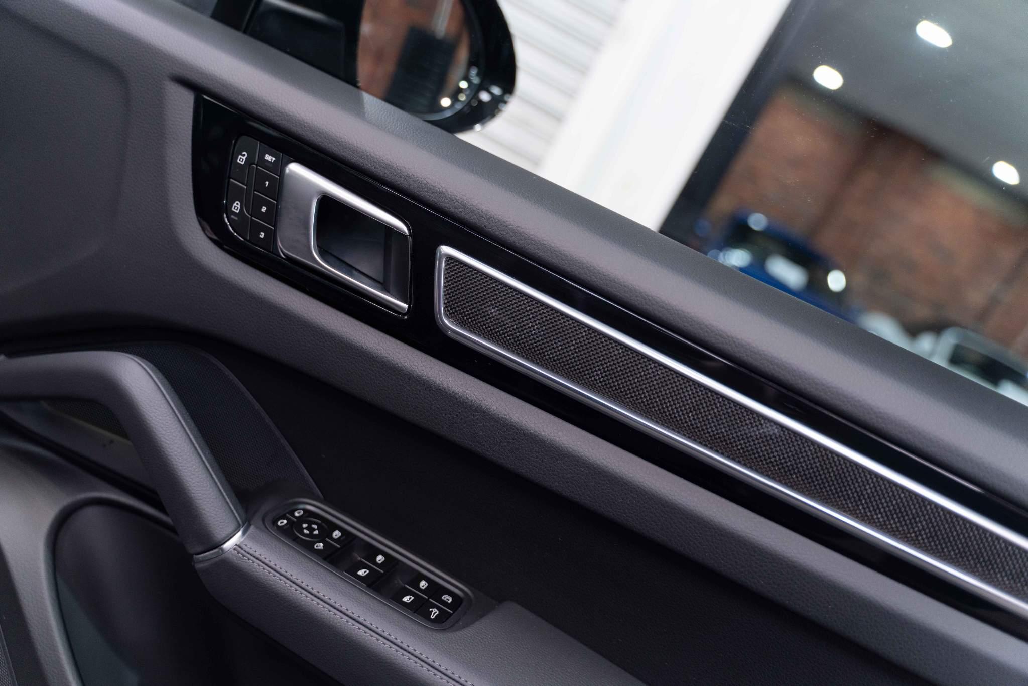 Porsche Cayenne 3.0 V6 E-Hybrid 17.9kWh Platinum Edition TiptronicS 4WD Euro 6 (s/s) 5dr (3.6kW Charger) 5dr Automatic 2026
