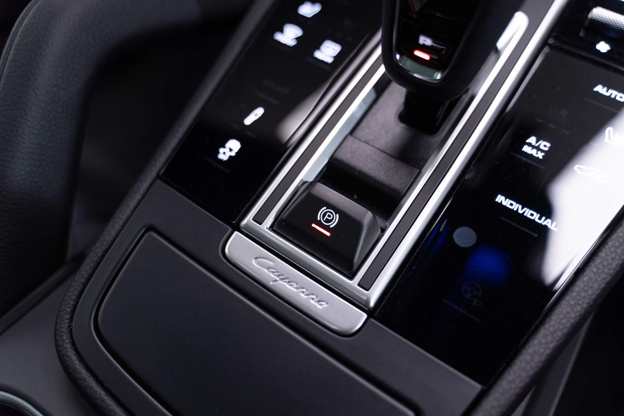 Porsche Cayenne 3.0 V6 E-Hybrid 17.9kWh Platinum Edition TiptronicS 4WD Euro 6 (s/s) 5dr (3.6kW Charger) 5dr Automatic 2026
