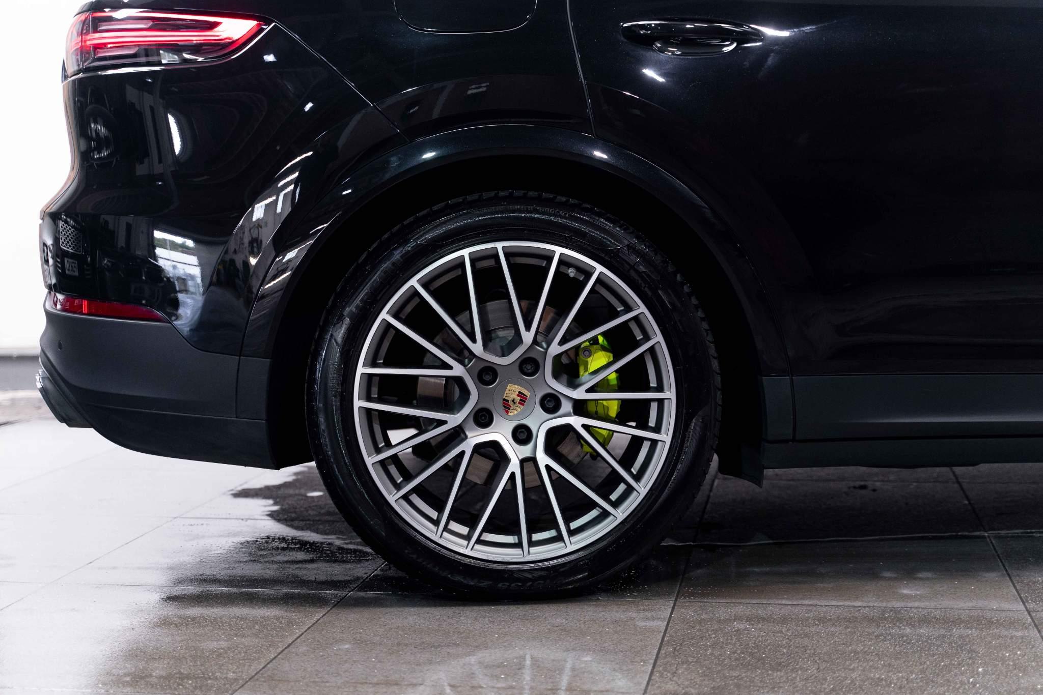 Porsche Cayenne 3.0 V6 E-Hybrid 17.9kWh Platinum Edition TiptronicS 4WD Euro 6 (s/s) 5dr (3.6kW Charger) 5dr Automatic 2026