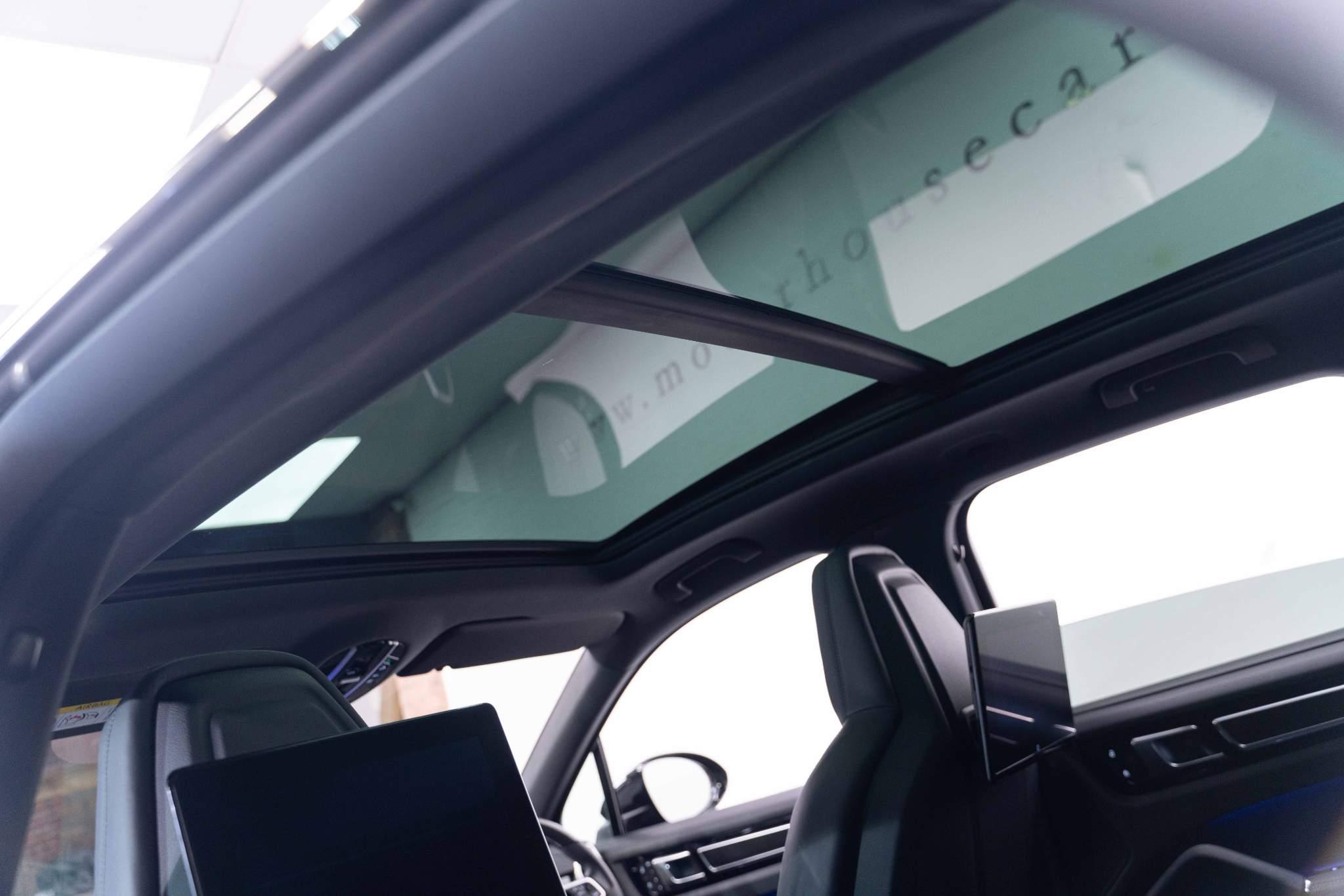 Porsche Cayenne 3.0 V6 E-Hybrid 17.9kWh Platinum Edition TiptronicS 4WD Euro 6 (s/s) 5dr (3.6kW Charger) 5dr Automatic 2026