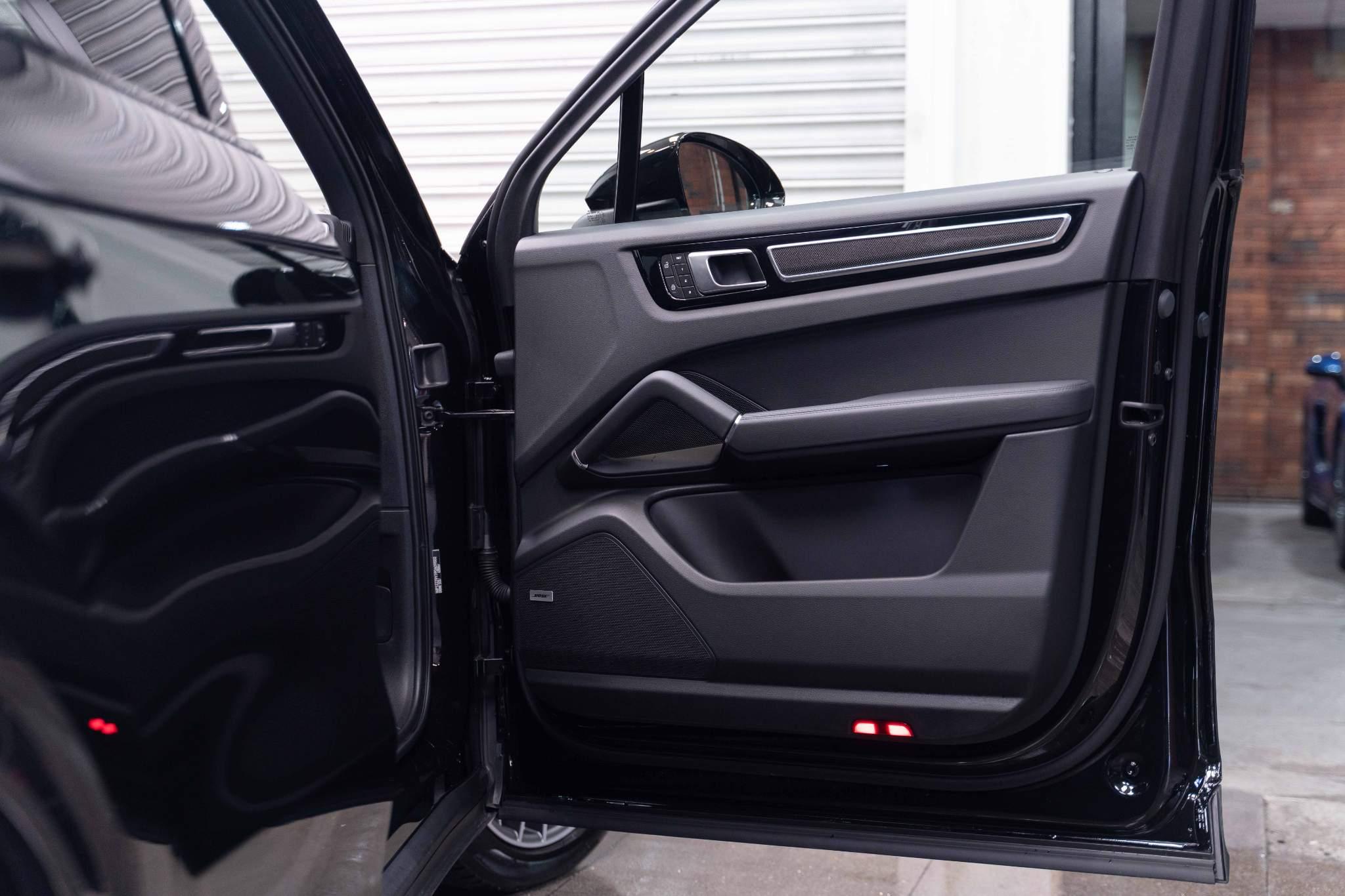 Porsche Cayenne 3.0 V6 E-Hybrid 17.9kWh Platinum Edition TiptronicS 4WD Euro 6 (s/s) 5dr (3.6kW Charger) 5dr Automatic 2026