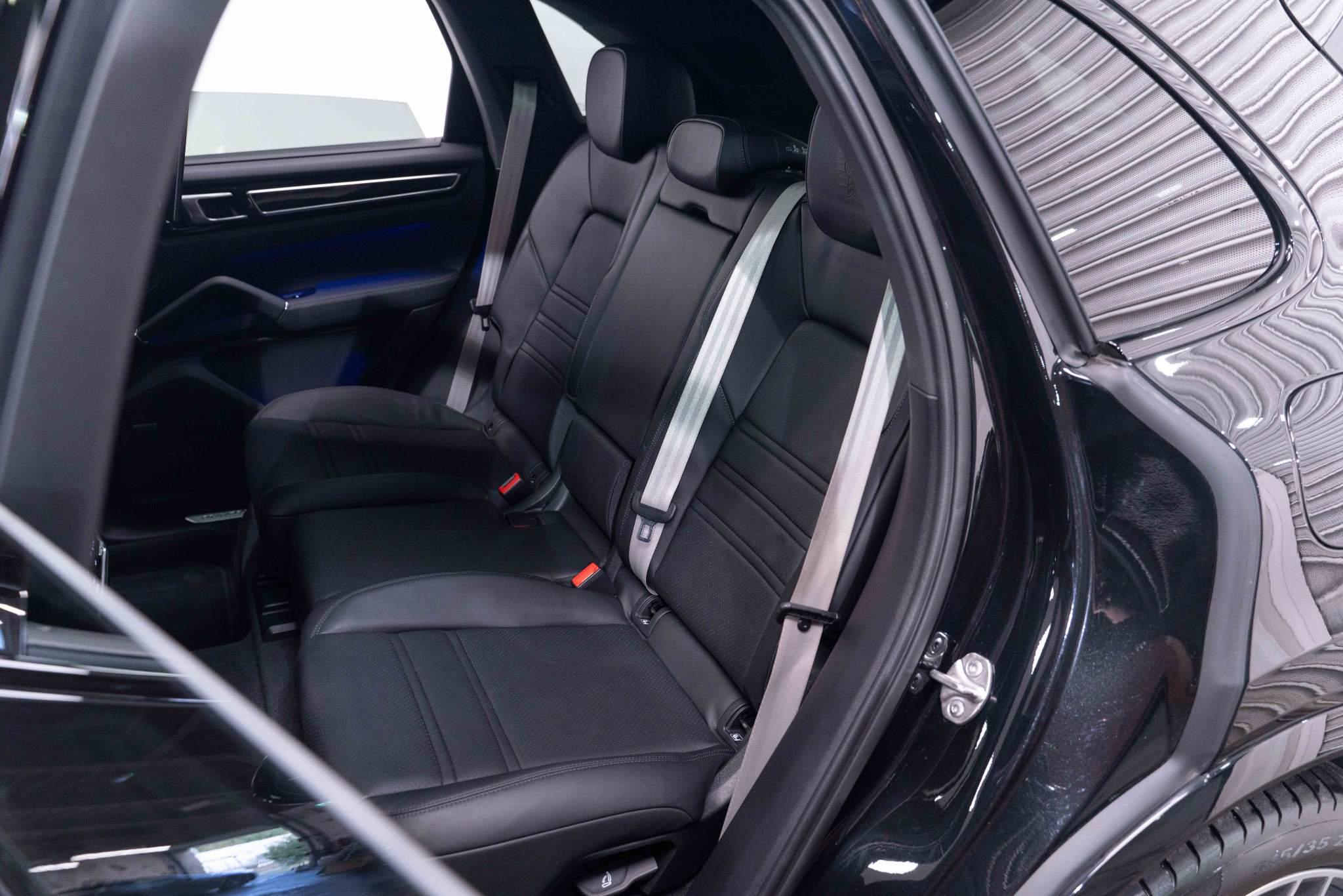 Porsche Cayenne 3.0 V6 E-Hybrid 17.9kWh Platinum Edition TiptronicS 4WD Euro 6 (s/s) 5dr (3.6kW Charger) 5dr Automatic 2026